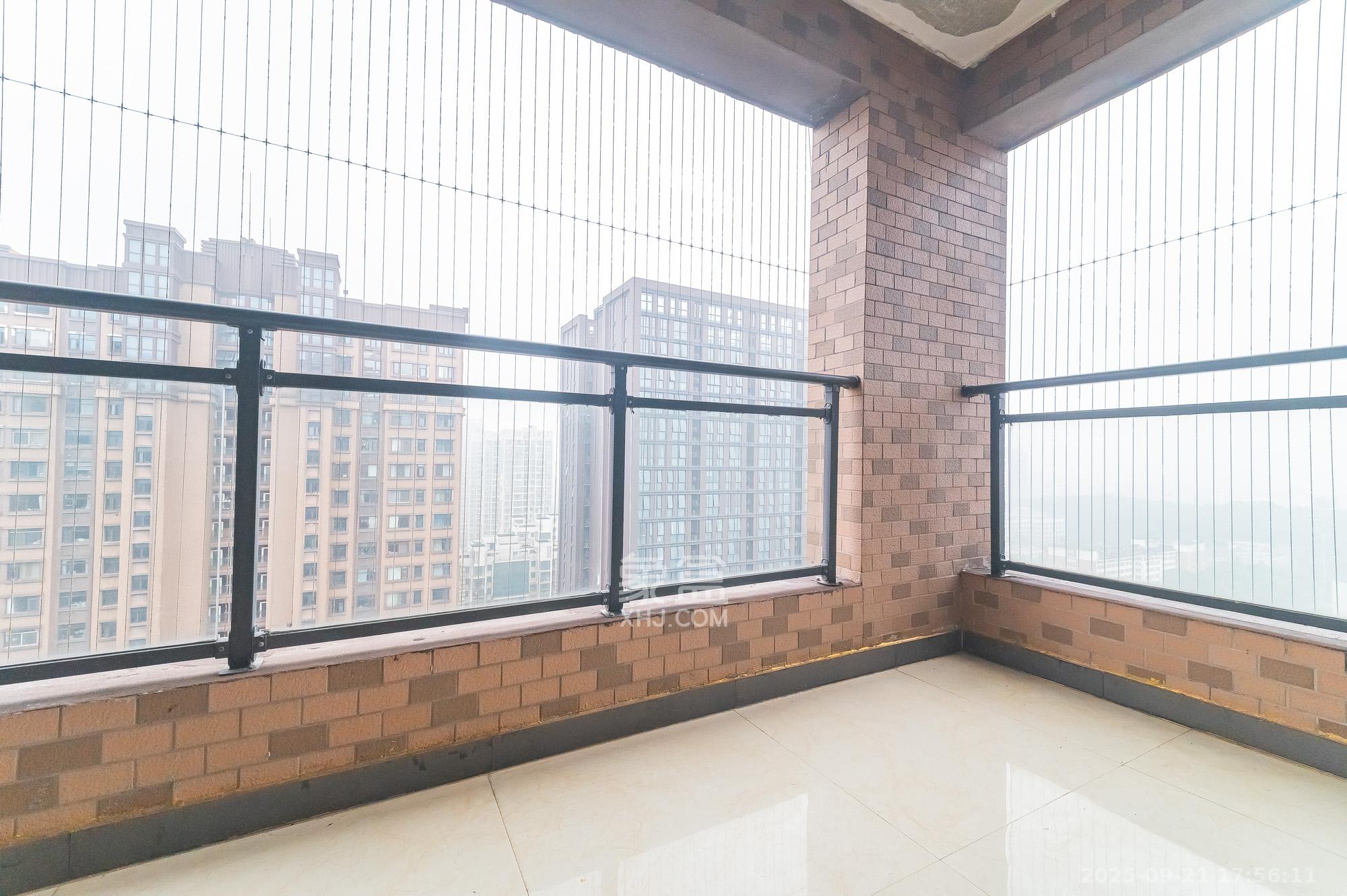 未来漫城  3室1厅1卫    89.8万阳台