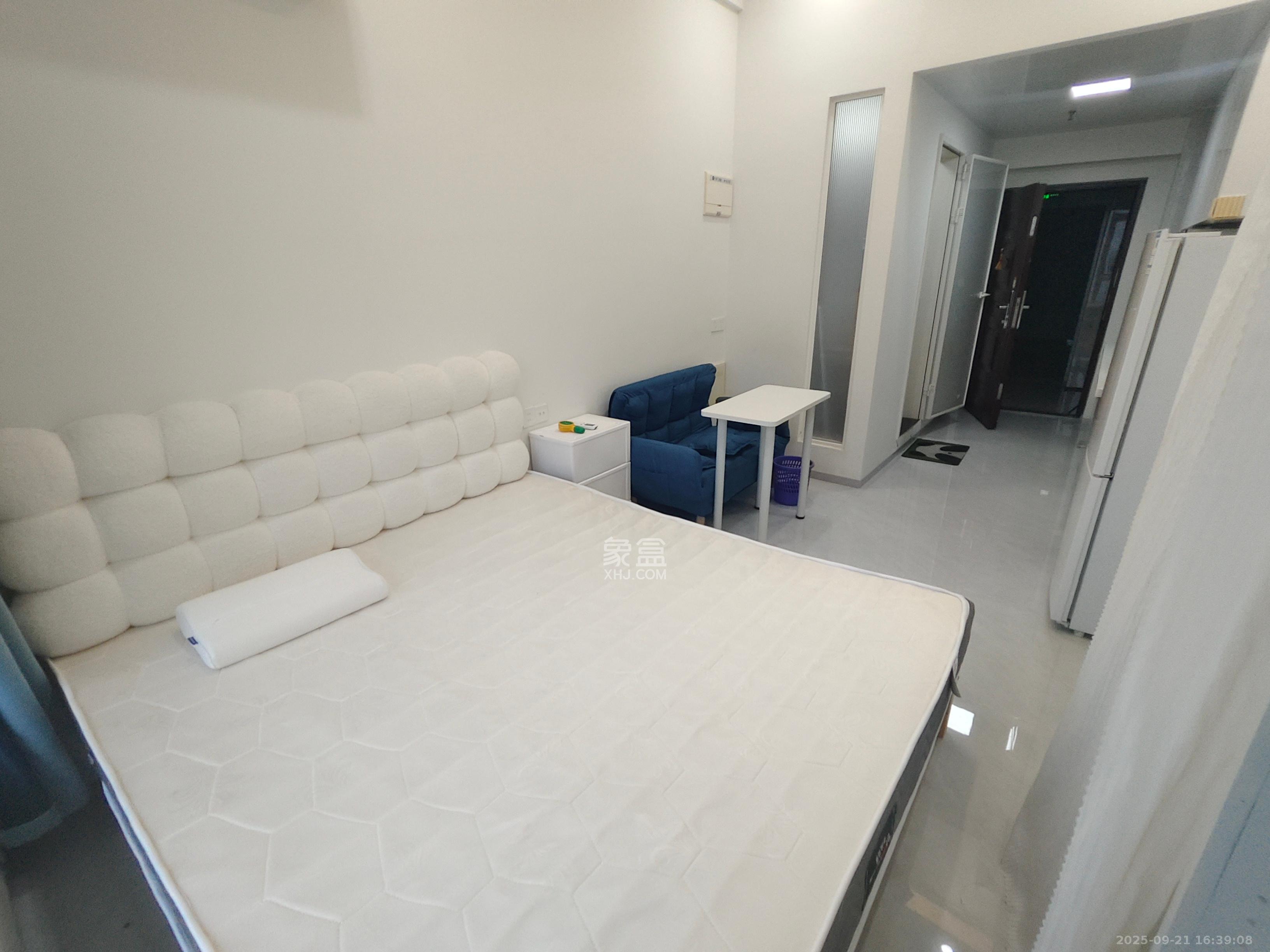 保利天禧EF区  1室1厅1卫    1600.0元/月室内图