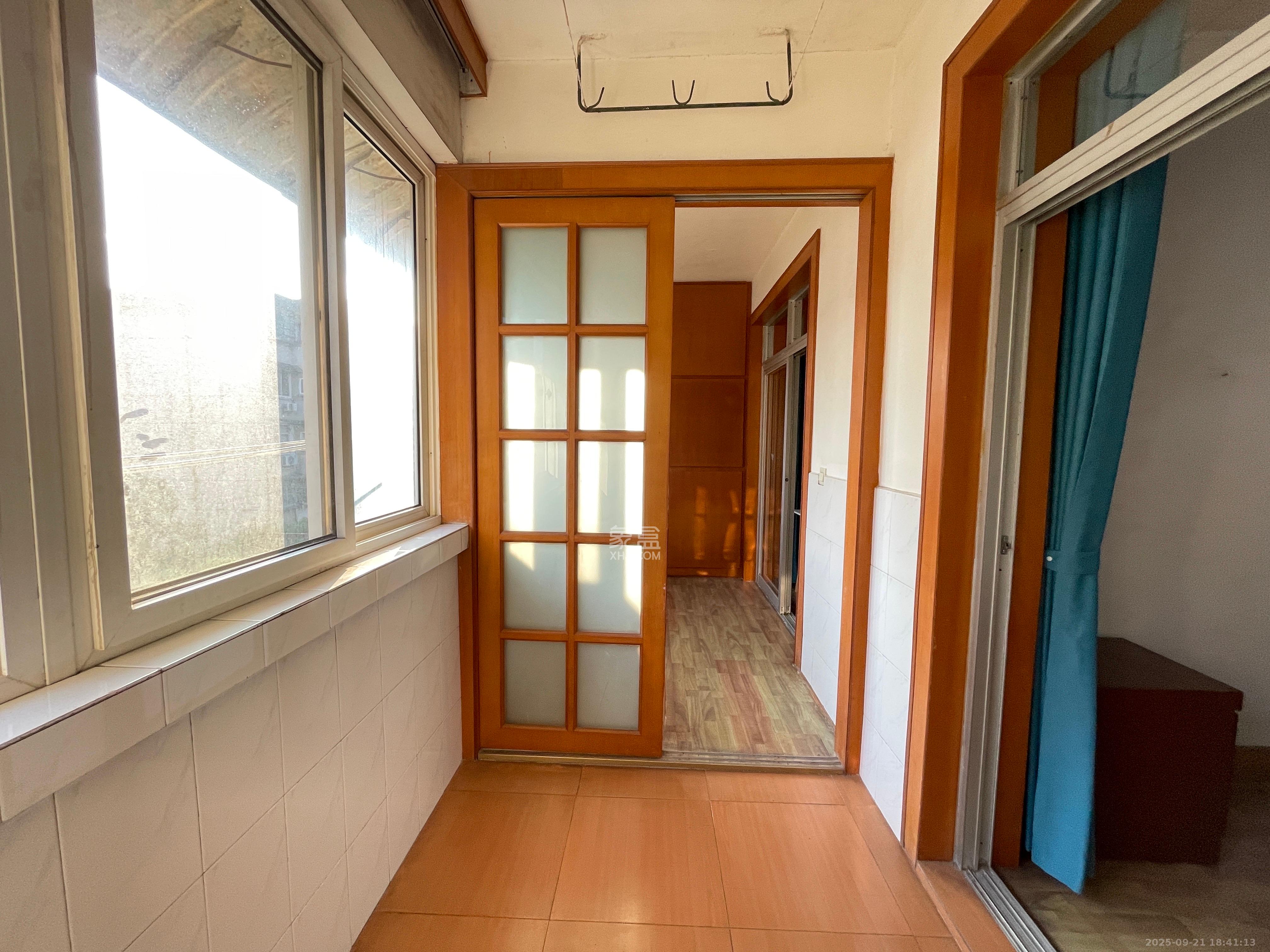 航天大院 3室2厅1卫 1800.0元/月 航天大院 3室2厅1卫 1800.0元/月室内图