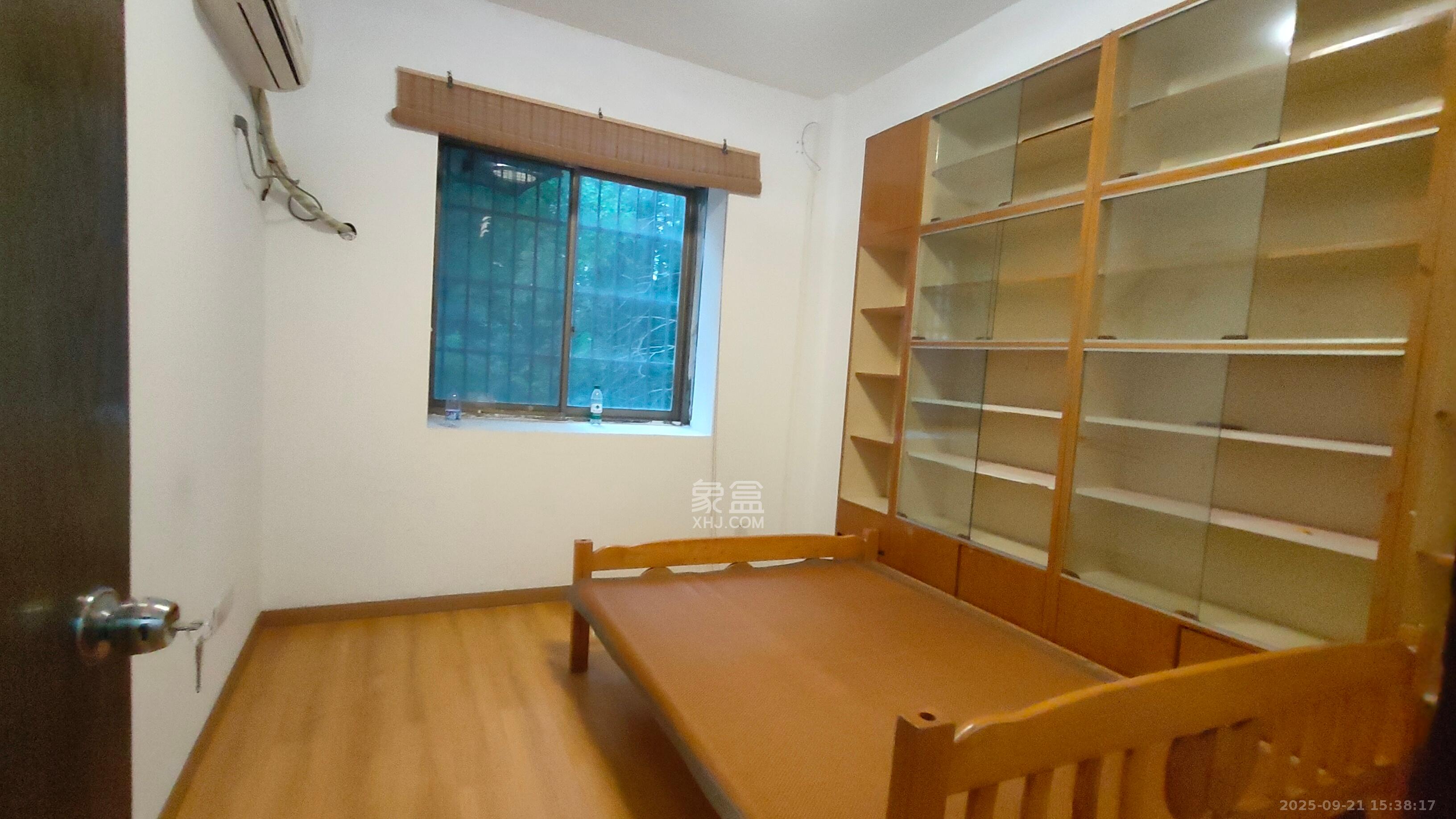 科教新村  4室2厅1卫    3000.0元/月室内图