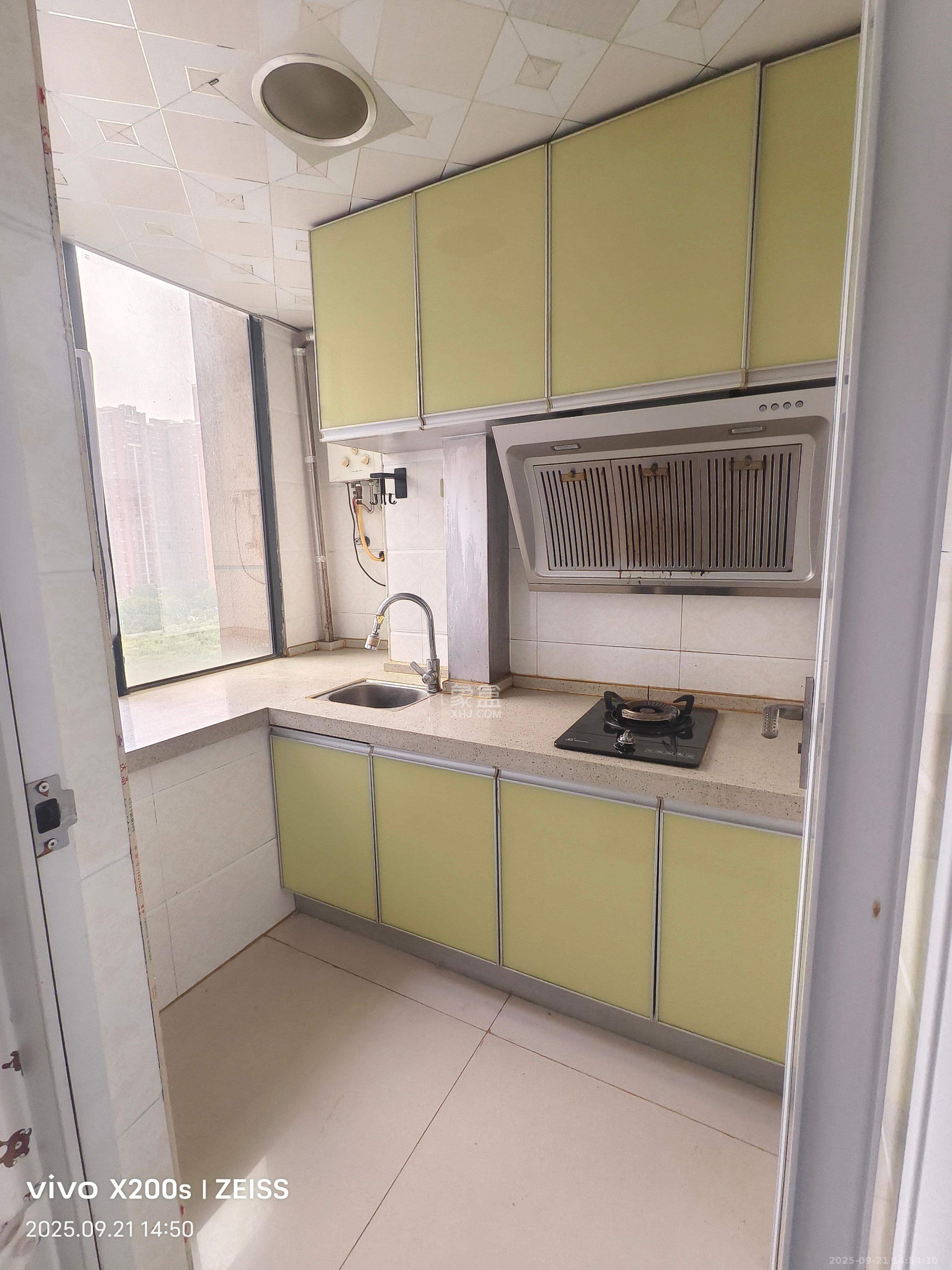 爱都(IDO) 1室1厅1卫 1300.0元/月 爱都(IDO) 1室1厅1卫 1300.0元/月室内图