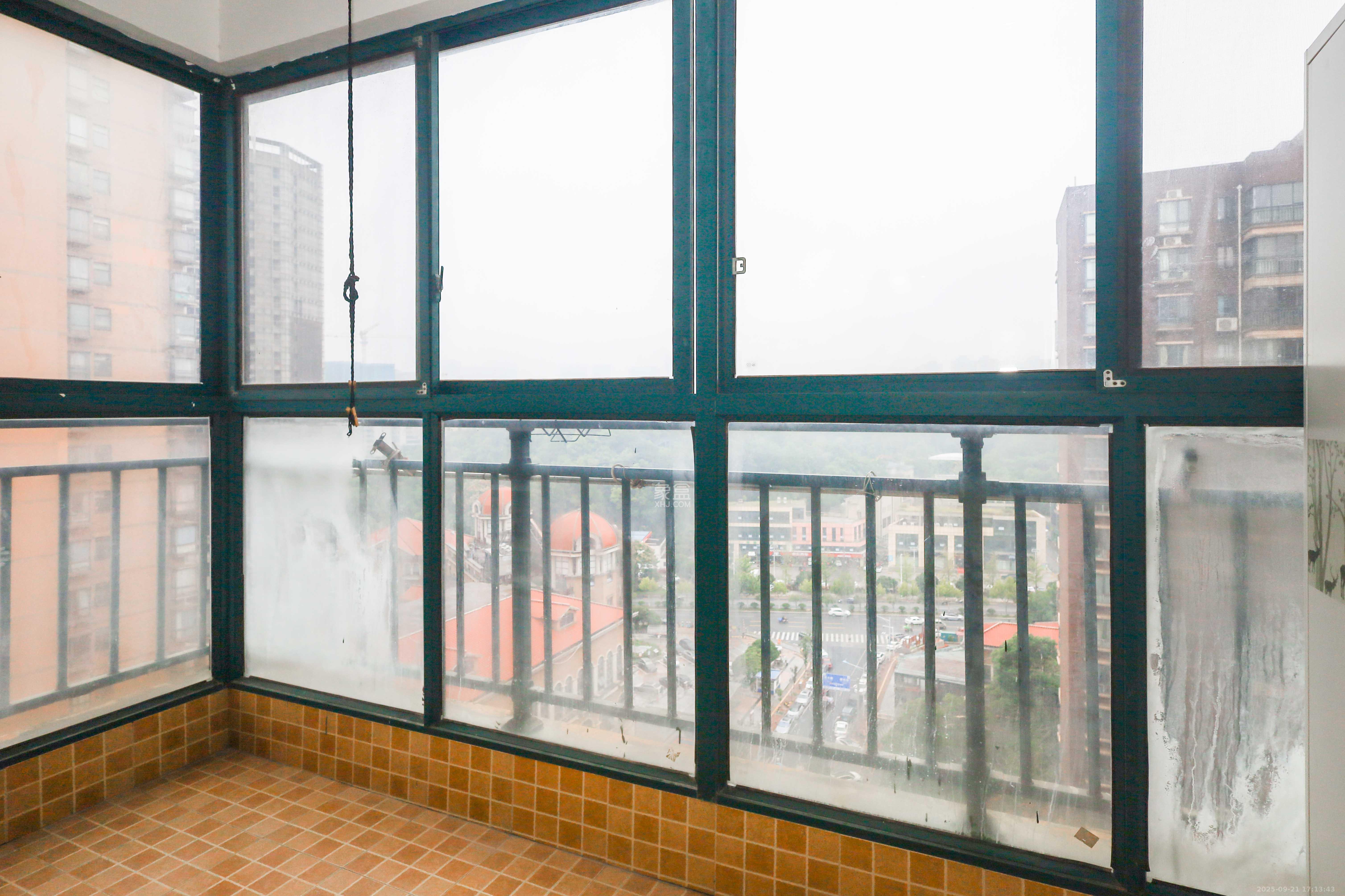 麓谷公馆(涉外国际公馆) 3室2厅2卫 95.0万 麓谷公馆(涉外国际公馆) 3室2厅2卫 95.0万阳台