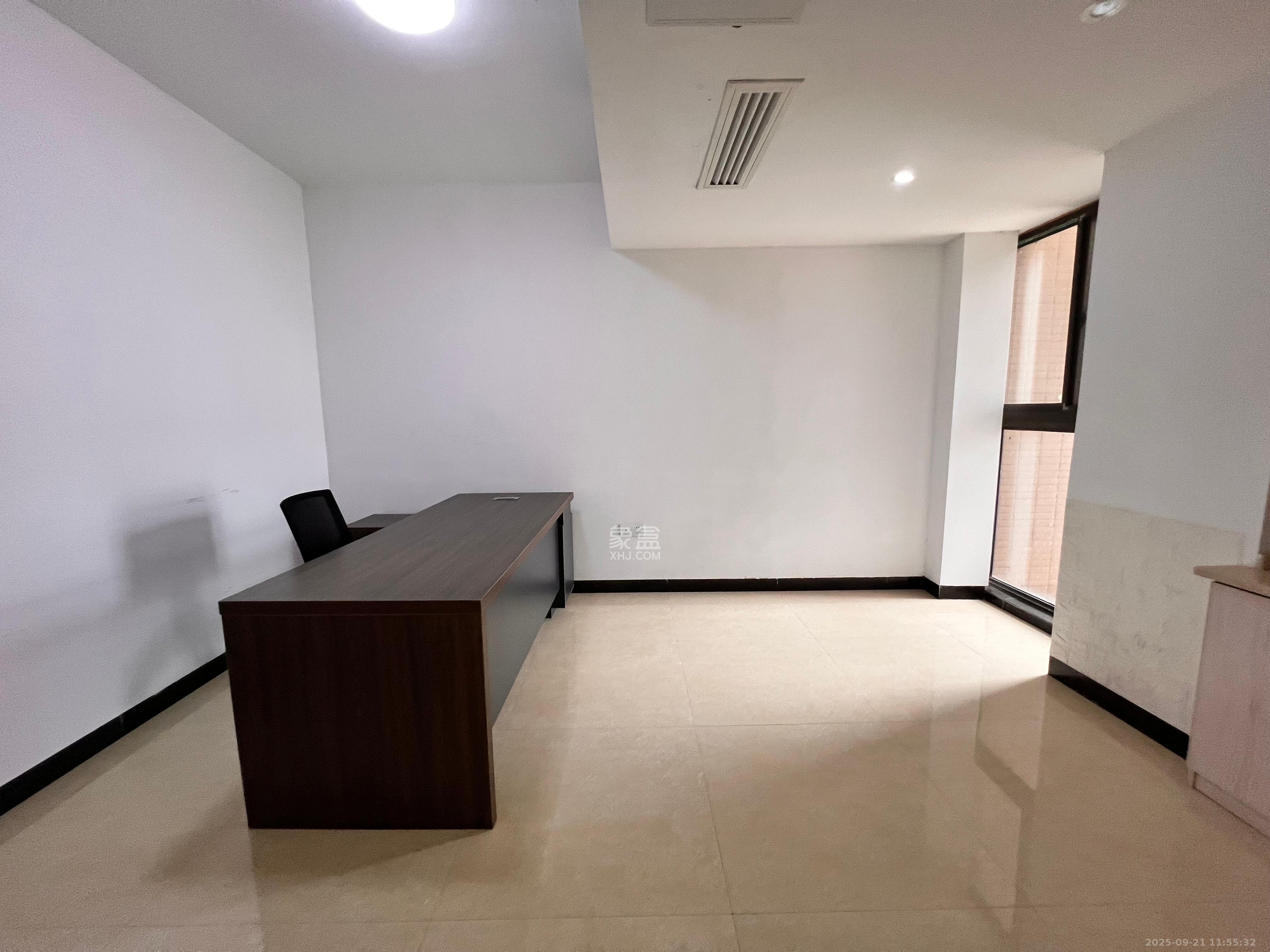 华晨国际公馆  2室1厅1卫    3300.0元/月室内图