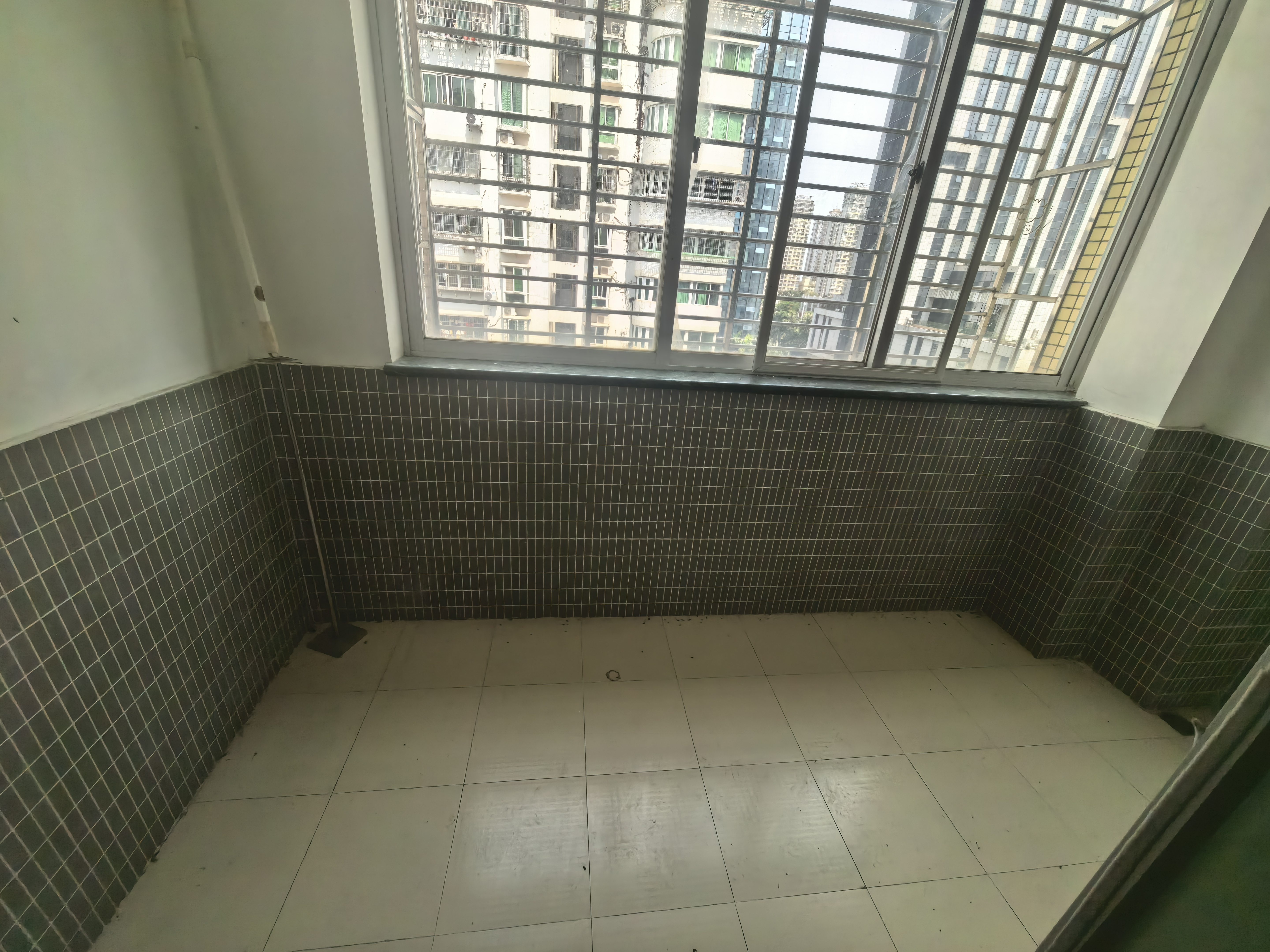 诚田大厦 3室2厅2卫 2500.0元/月 诚田大厦 3室2厅2卫 2500.0元/月室内图