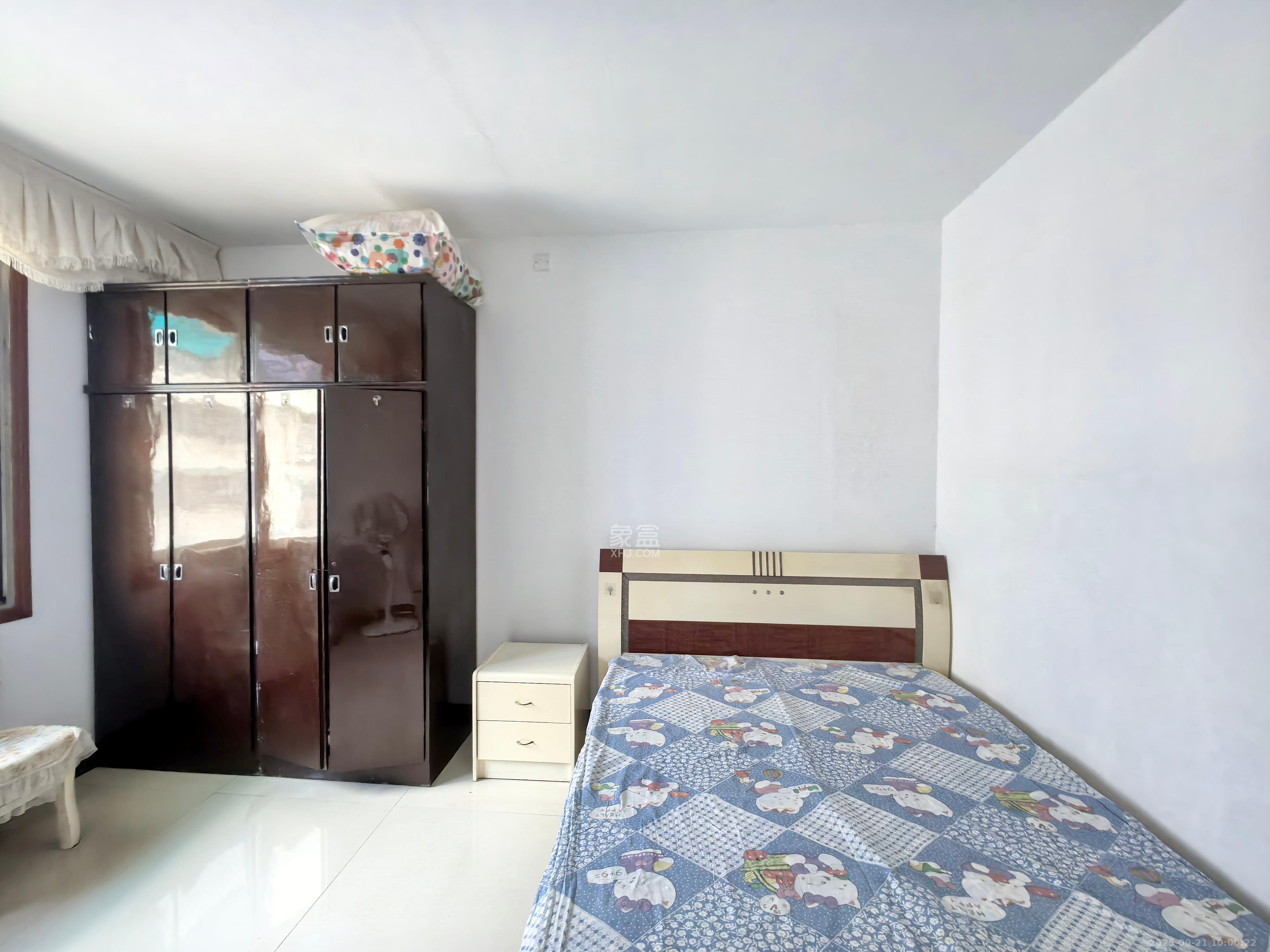 咸嘉花园  3室2厅2卫    1500.0元/月室内图