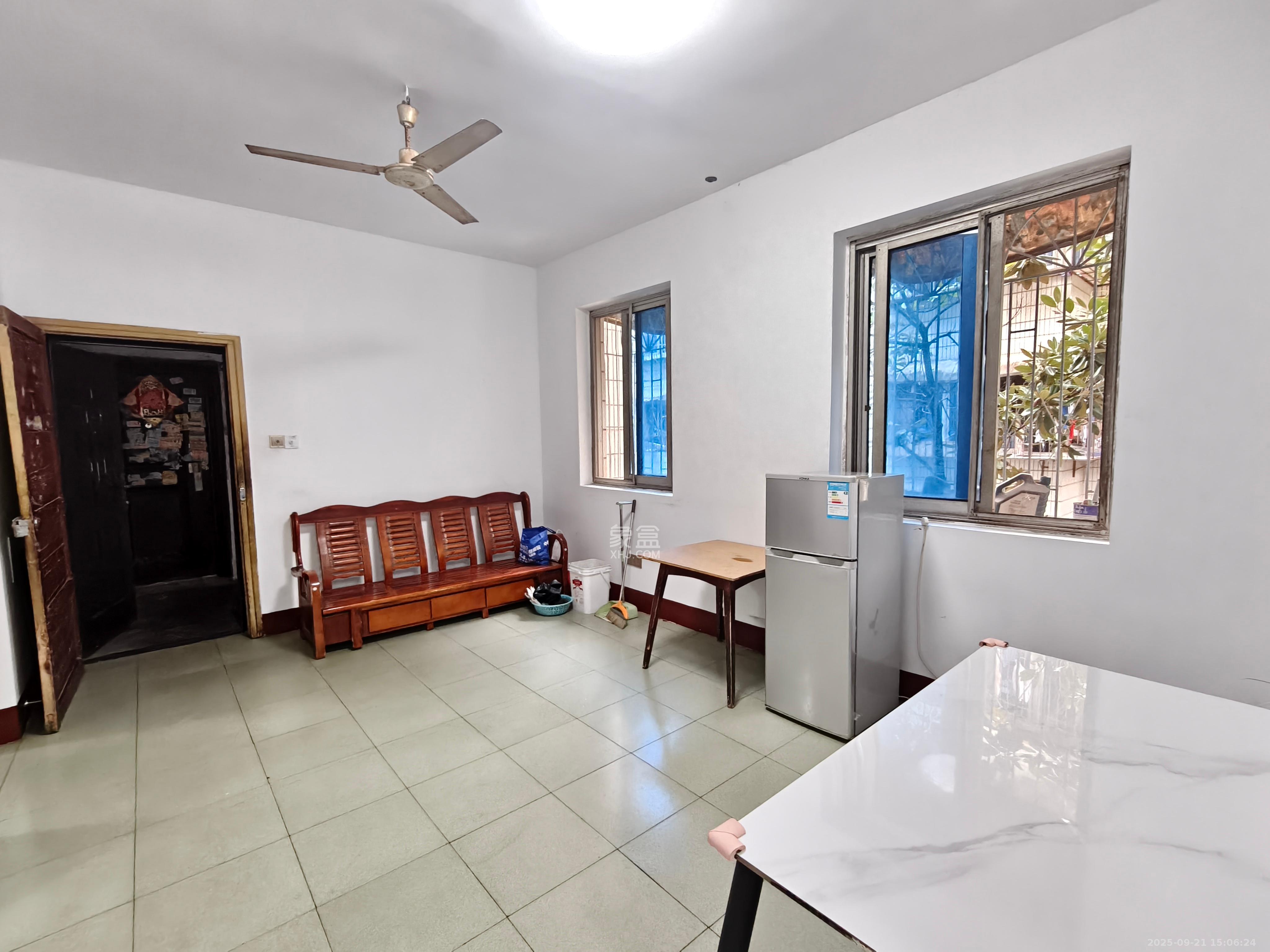 新合四组 3室2厅1卫 1500.0元/月 新合四组 3室2厅1卫 1500.0元/月室内图