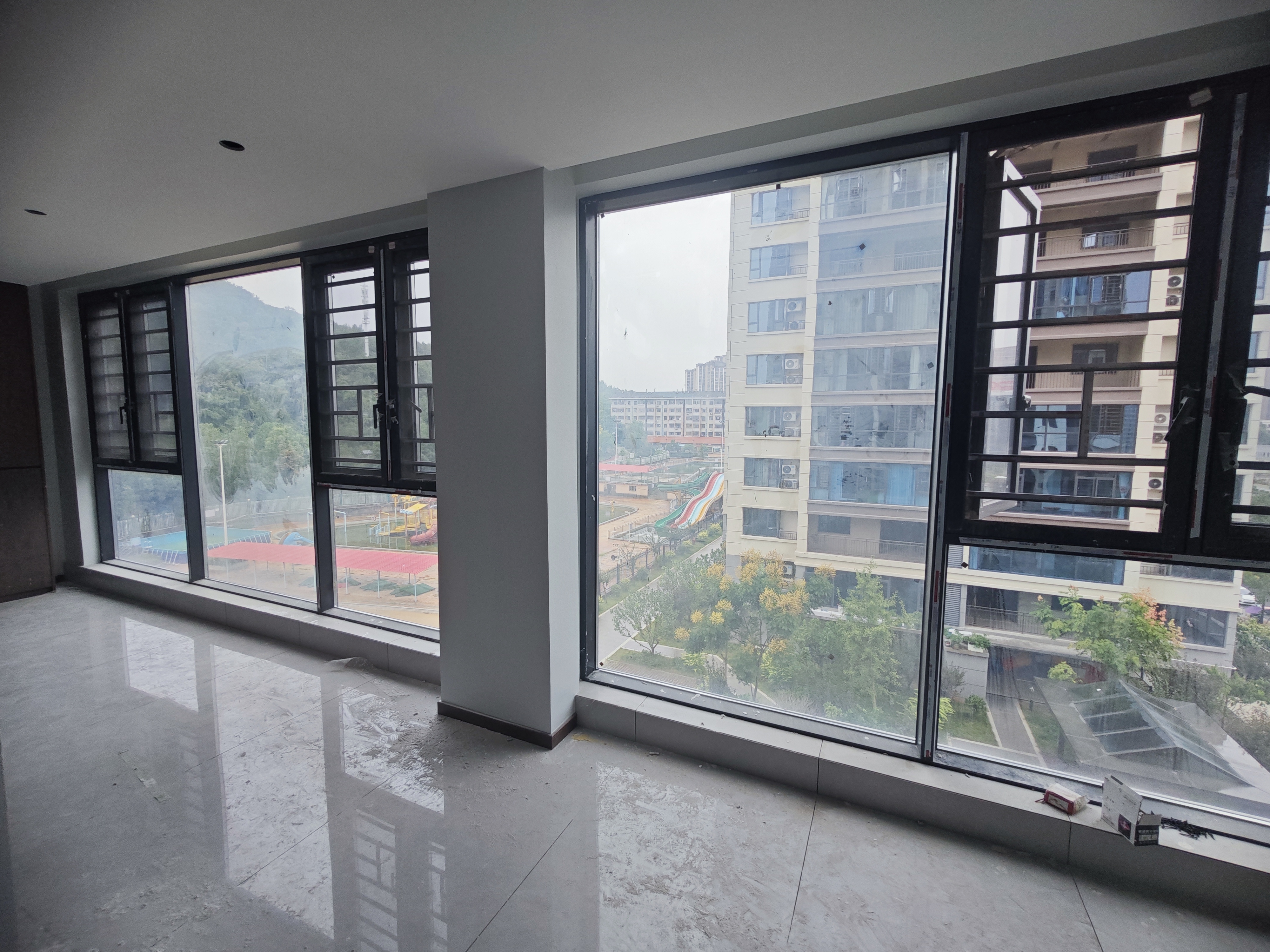 中甸.龙雲台 4室2厅2卫 92.8万 中甸.龙雲台 4室2厅2卫 92.8万客厅