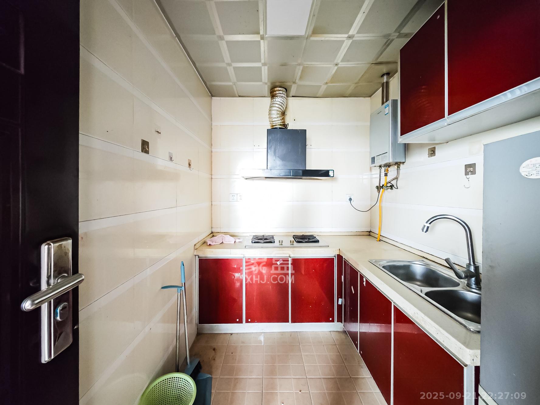 极目楚天 4室2厅2卫 88.0万 极目楚天 4室2厅2卫 88.0万厨房