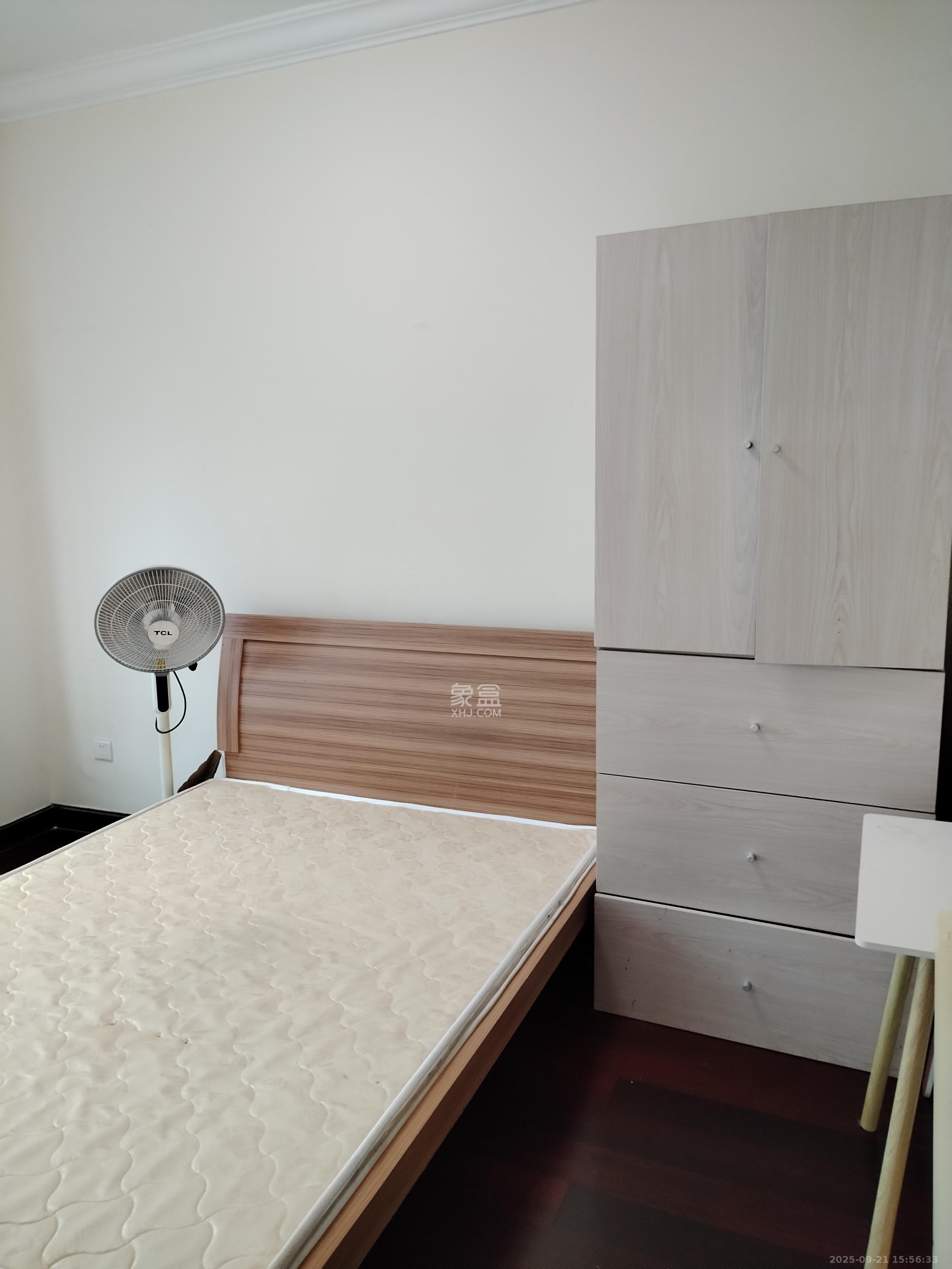 恒大华府 1室2厅1卫 1700.0元/月 恒大华府 1室2厅1卫 1700.0元/月室内图