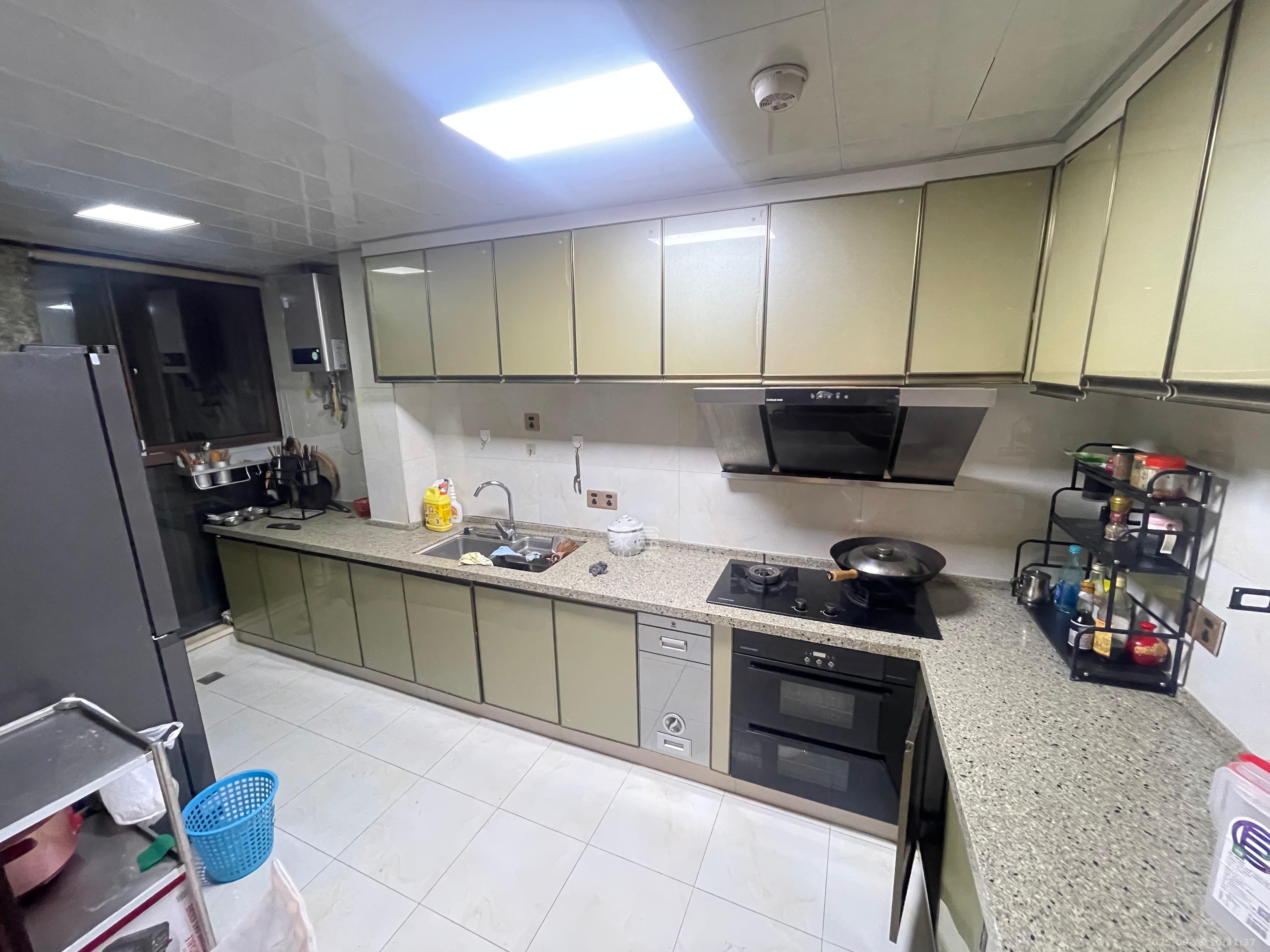 华润凤凰城三期  4室2厅2卫    3500.0元/月室内图