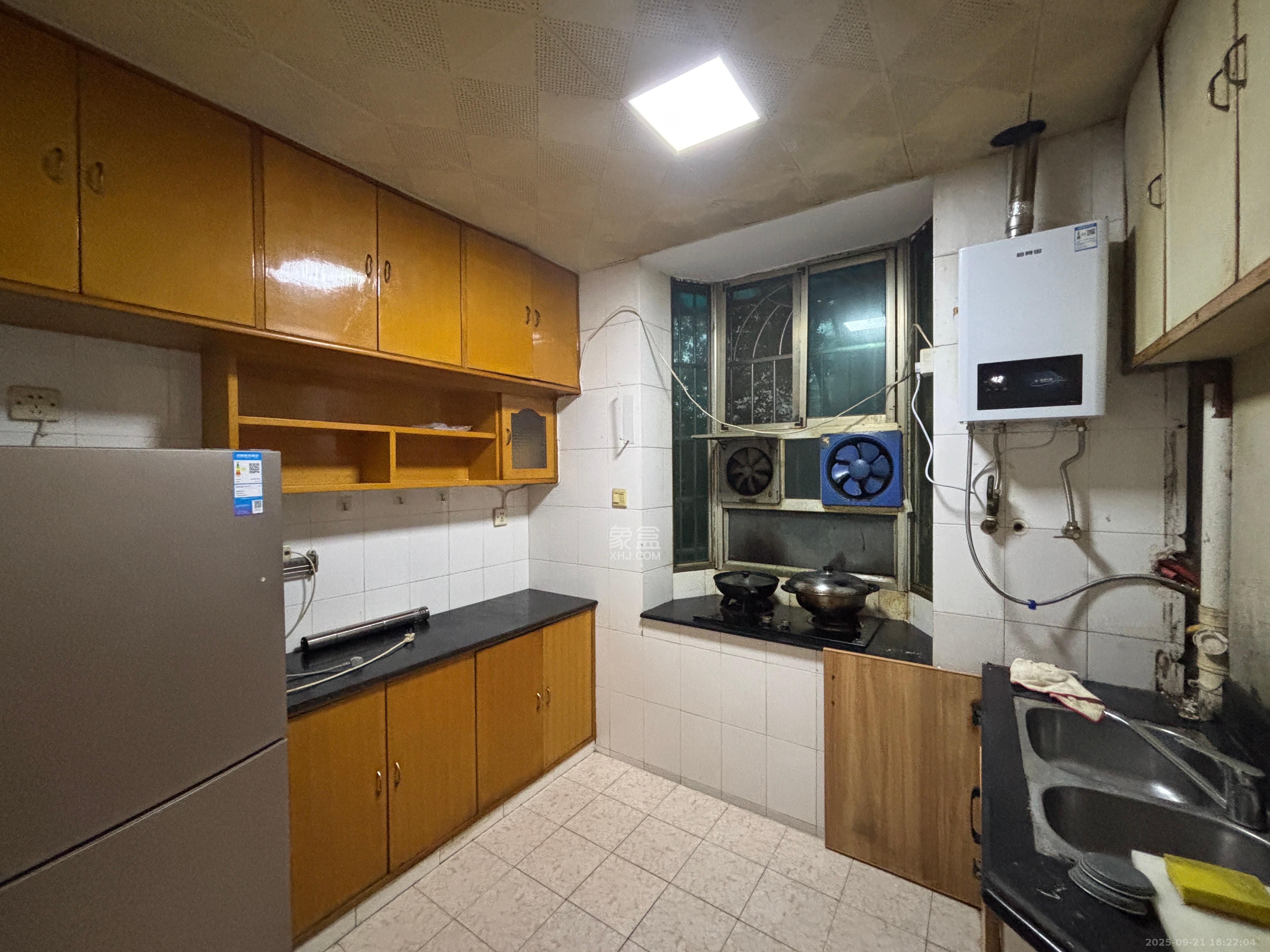 金垅嘉园 3室2厅1卫 2700.0元/月 金垅嘉园 3室2厅1卫 2700.0元/月室内图