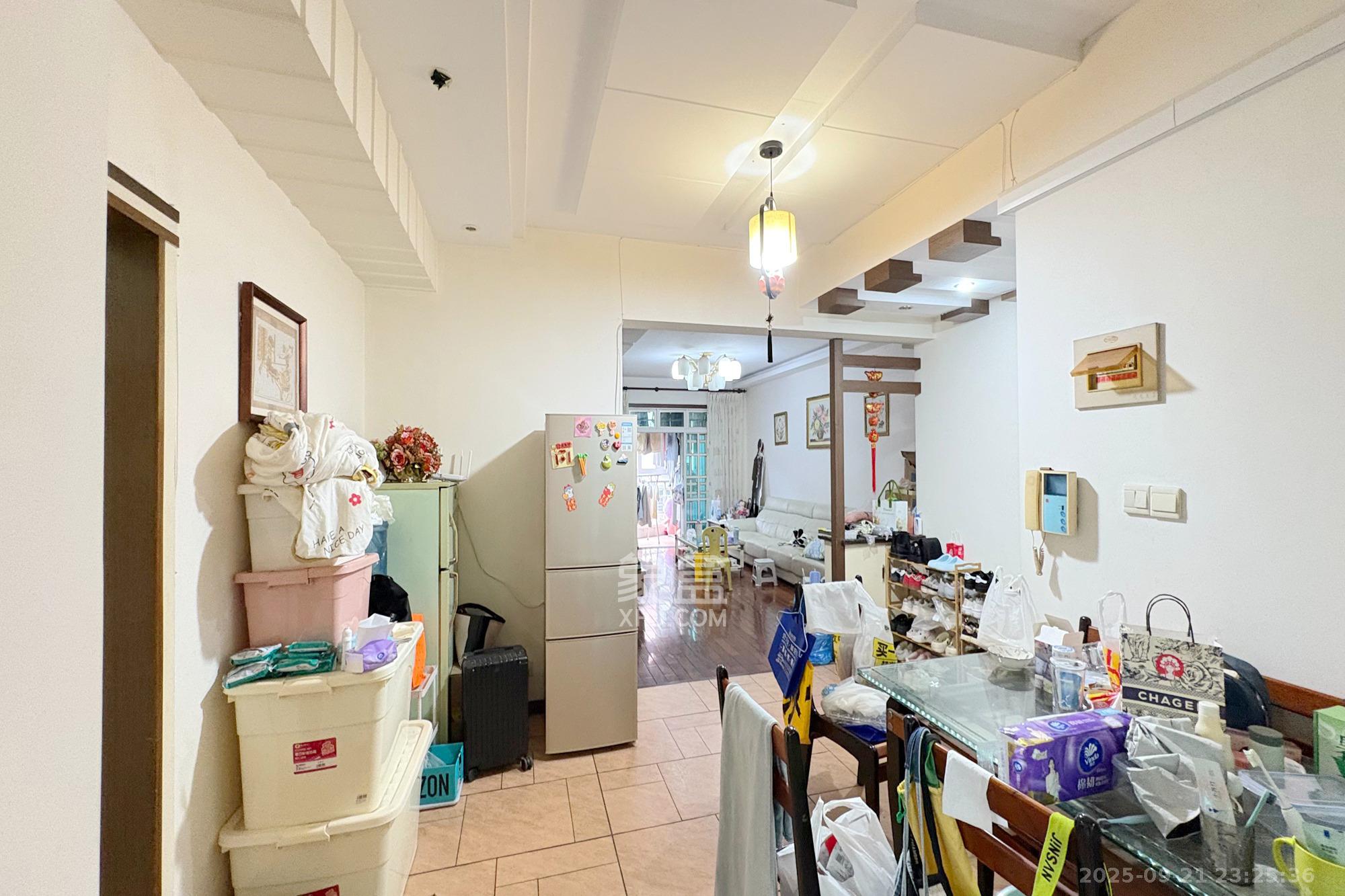 颐美园 3室2厅2卫 94.8万 颐美园 3室2厅2卫 94.8万客厅