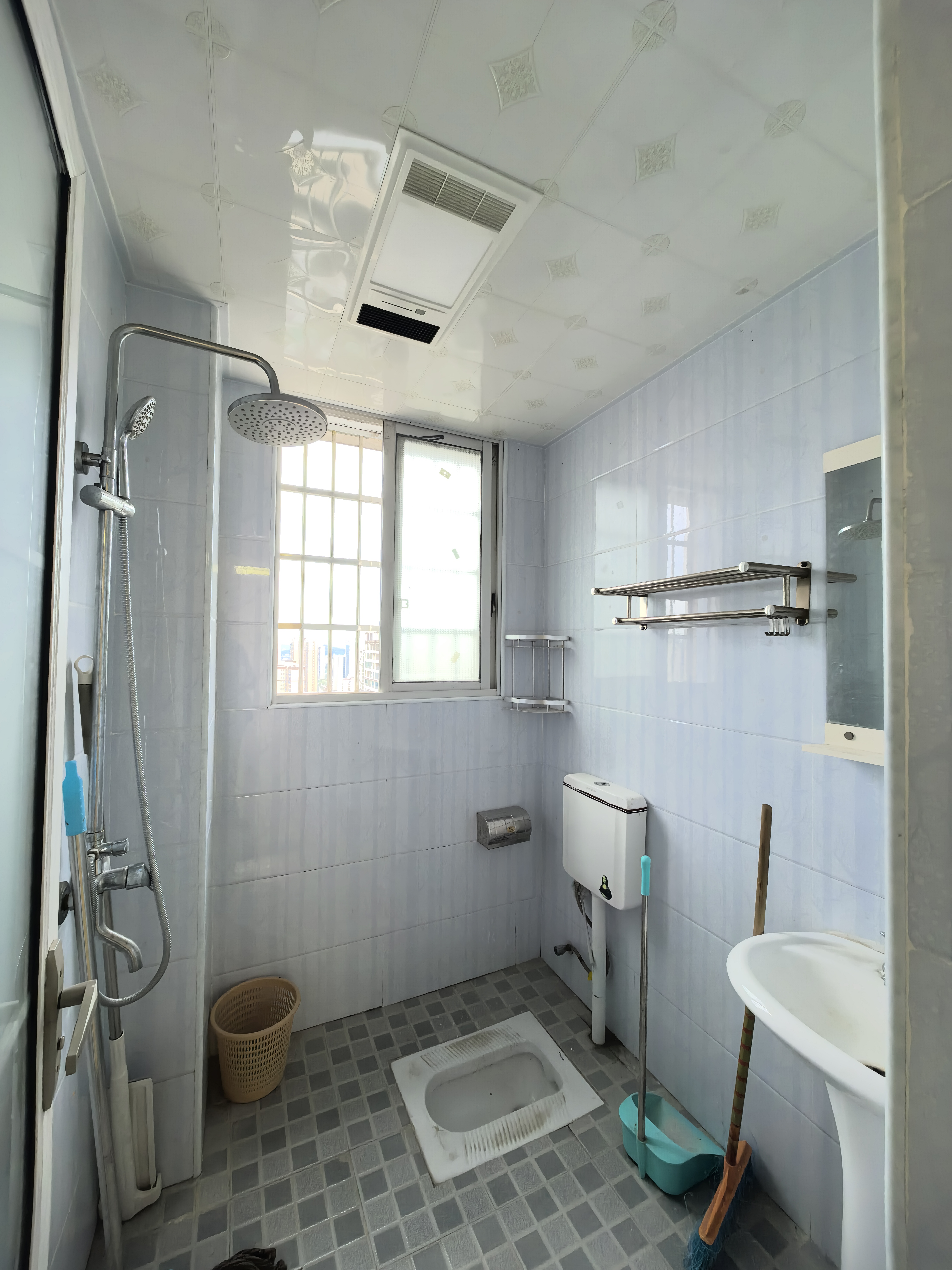 千里红小区(京明时代广场) 3室2厅2卫 72.8万 千里红小区(京明时代广场) 3室2厅2卫 72.8万客厅