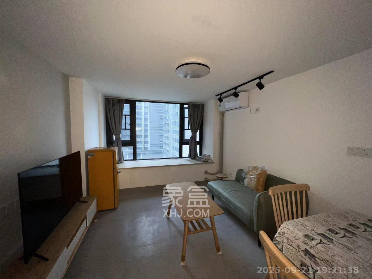 龙湖湘江星座(祺鑫星座公寓)  1室0厅0卫    2000.0元/月 龙湖湘江星座(祺鑫星座公寓)  1室0厅0卫    2000.0元/月