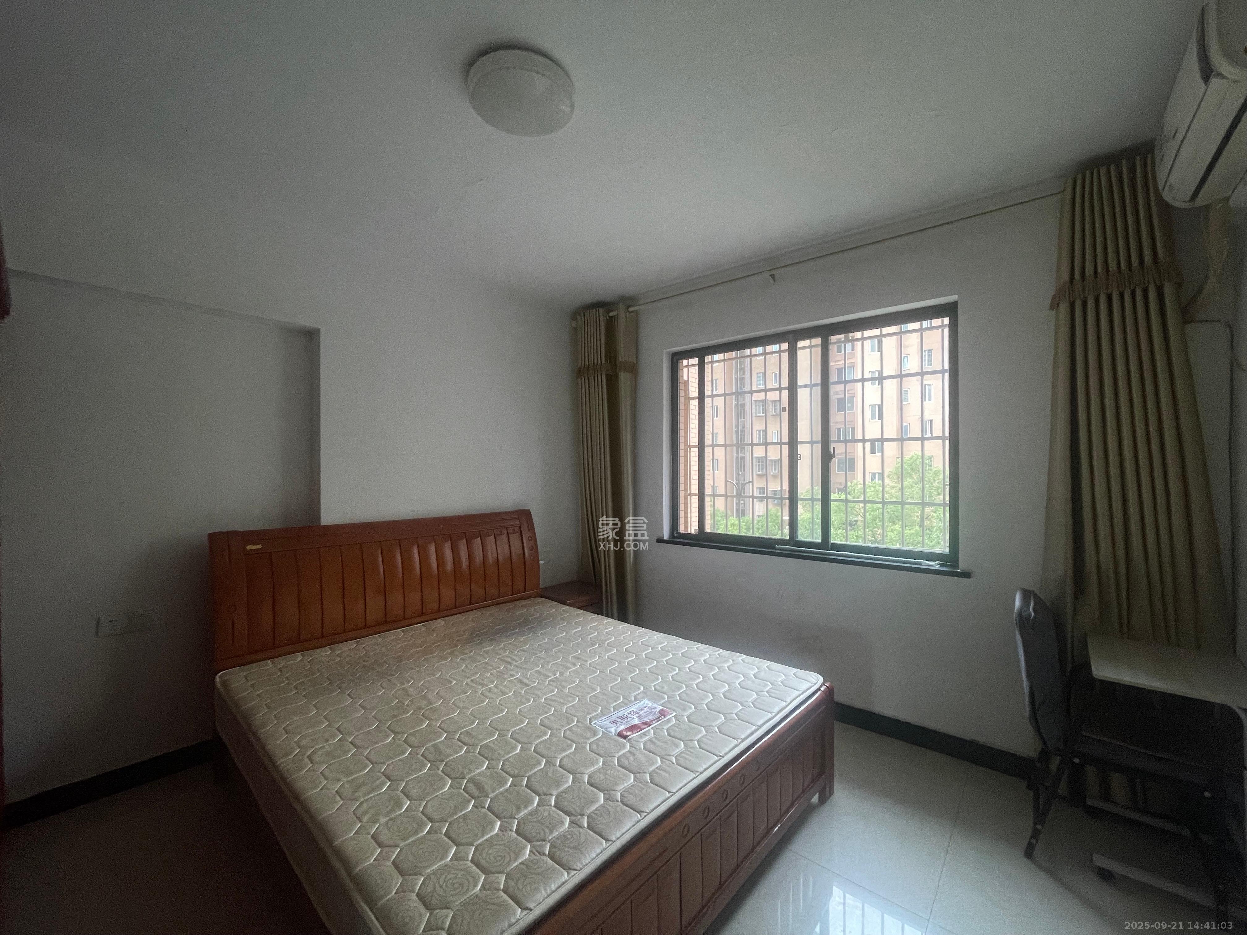 诚兴园 3室2厅2卫 2400.0元/月 诚兴园 3室2厅2卫 2400.0元/月室内图