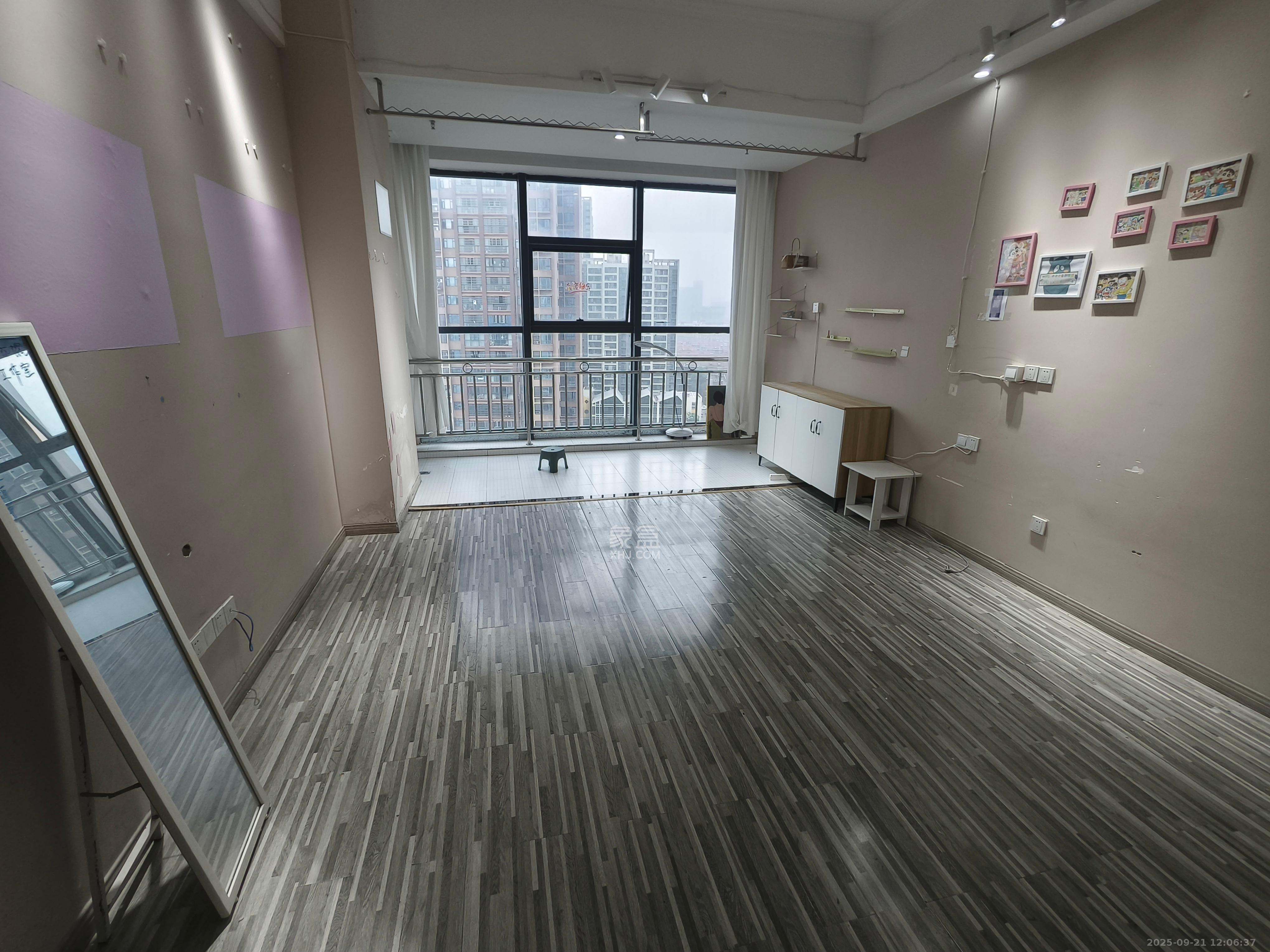 梅溪峰汇（房聚梅溪壹中心）  1室1厅1卫    1800.0元/月室内图