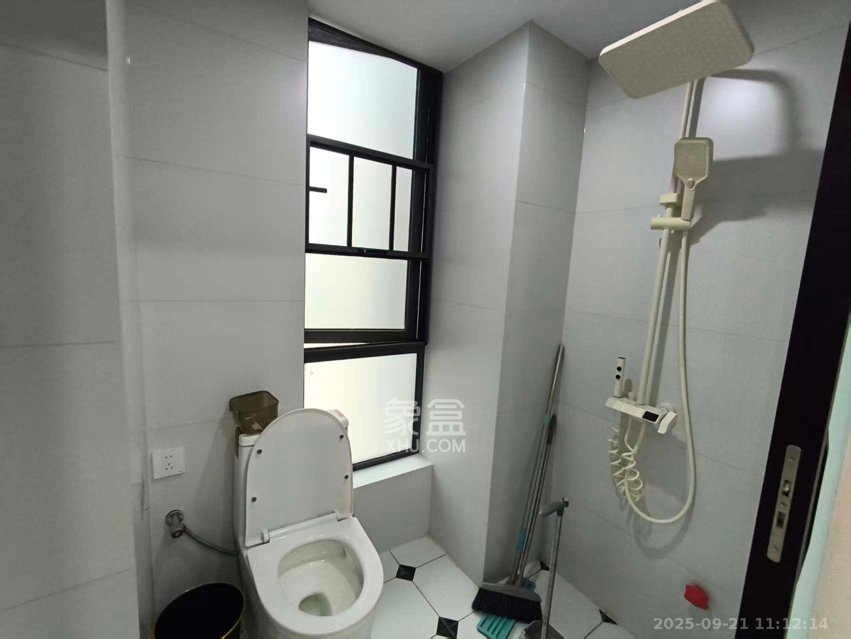 力高凤凰新天 2室1厅1卫 2400.0元/月 力高凤凰新天 2室1厅1卫 2400.0元/月室内图