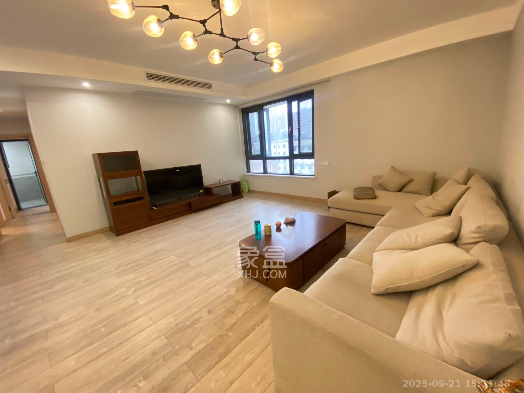 省建苑小区  4室2厅2卫    3200.0元/月