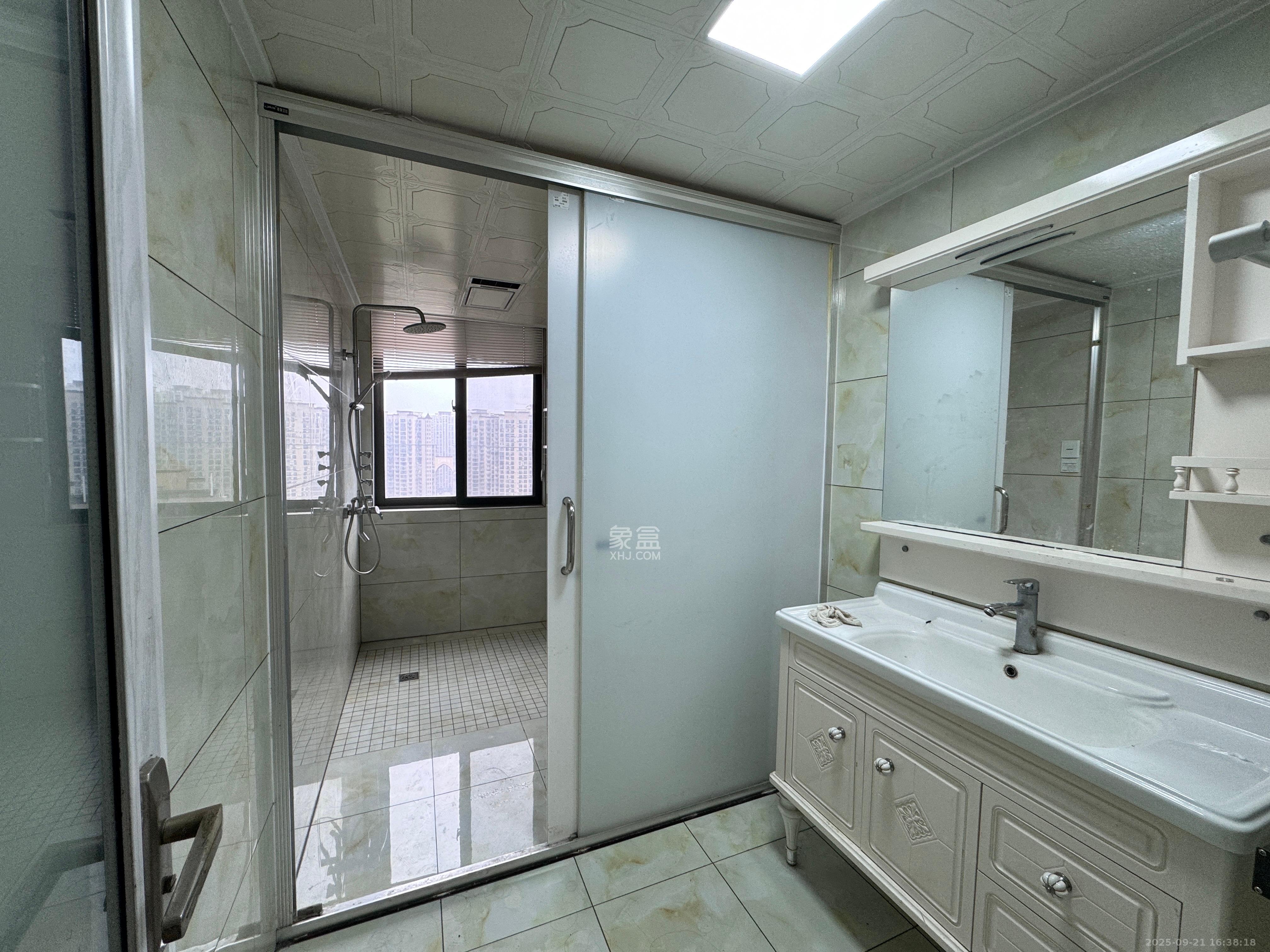 鑫远御文台一期 4室2厅2卫 3500.0元/月 鑫远御文台一期 4室2厅2卫 3500.0元/月室内图