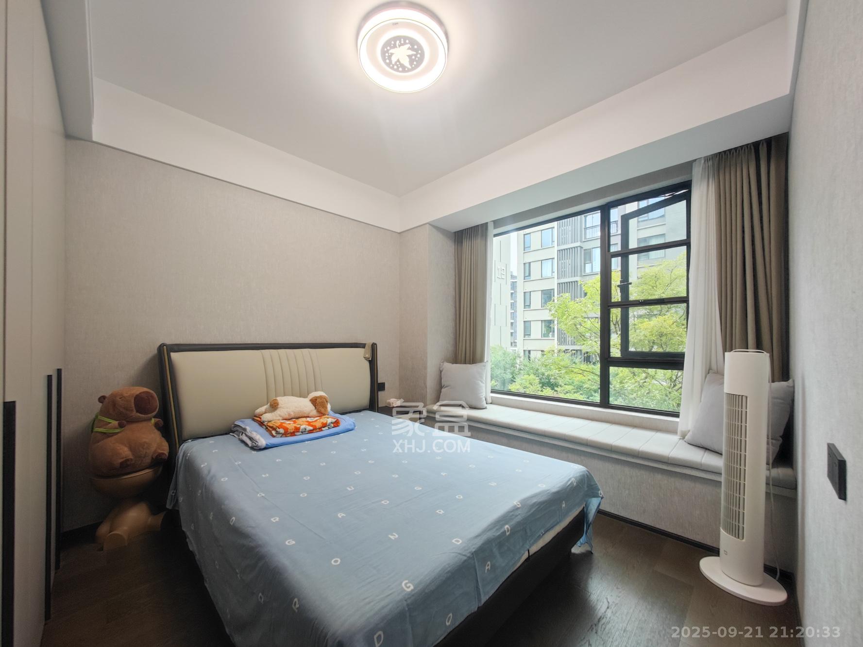 印湘山  4室2厅2卫    318.0万卧室