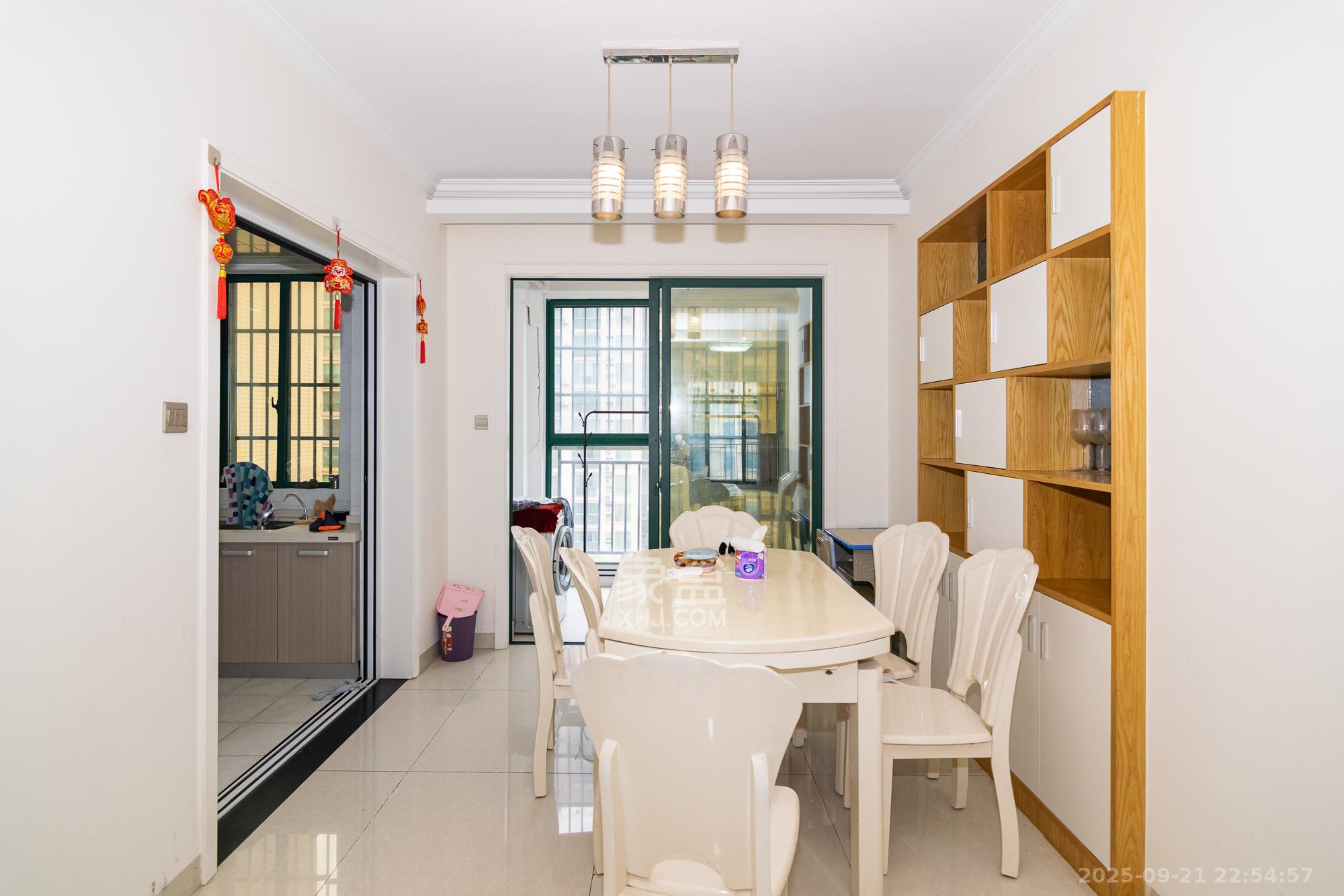 富基世纪公园 4室2厅2卫 92.0万 富基世纪公园 4室2厅2卫 92.0万客厅