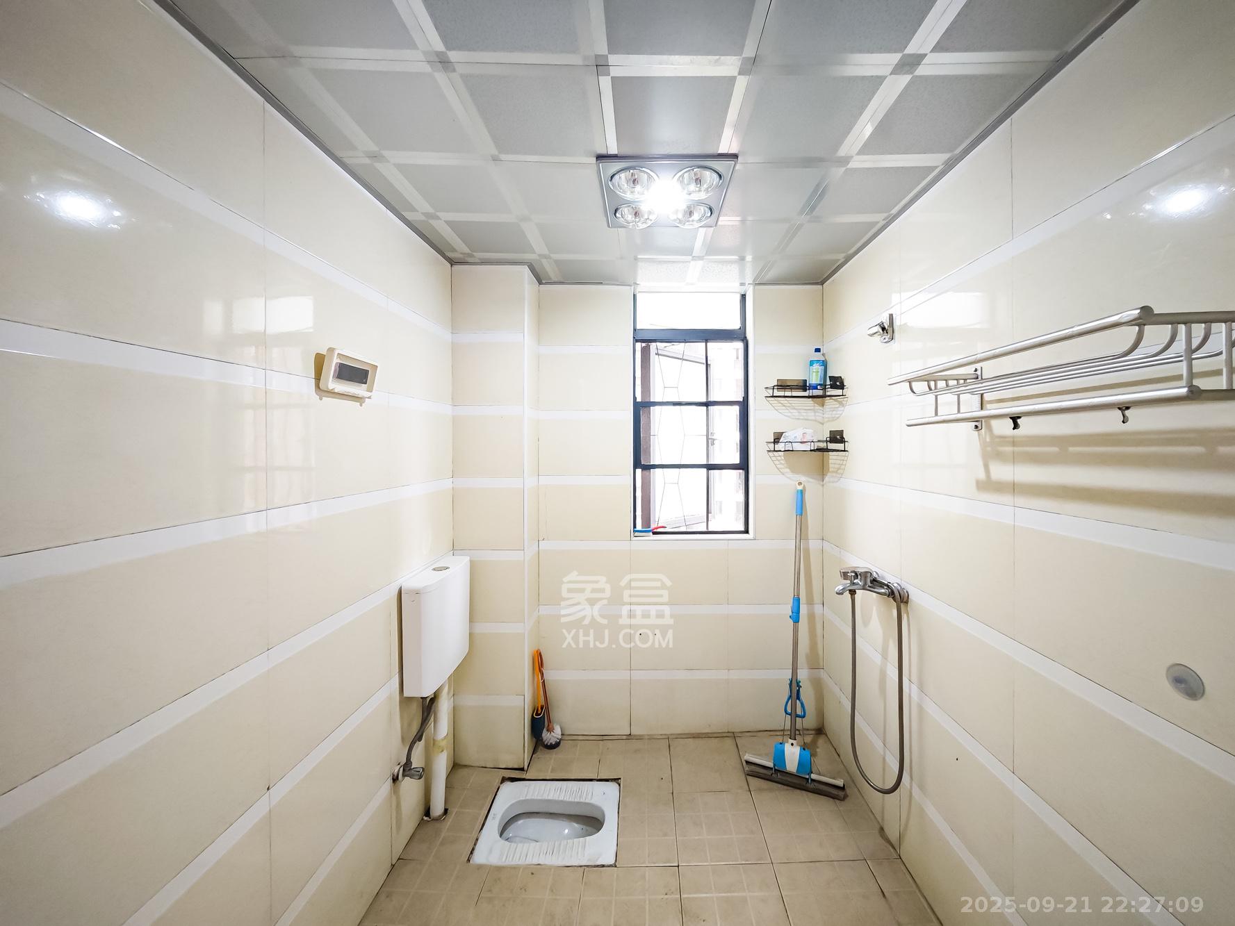 极目楚天 4室2厅2卫 88.0万 极目楚天 4室2厅2卫 88.0万卫生间