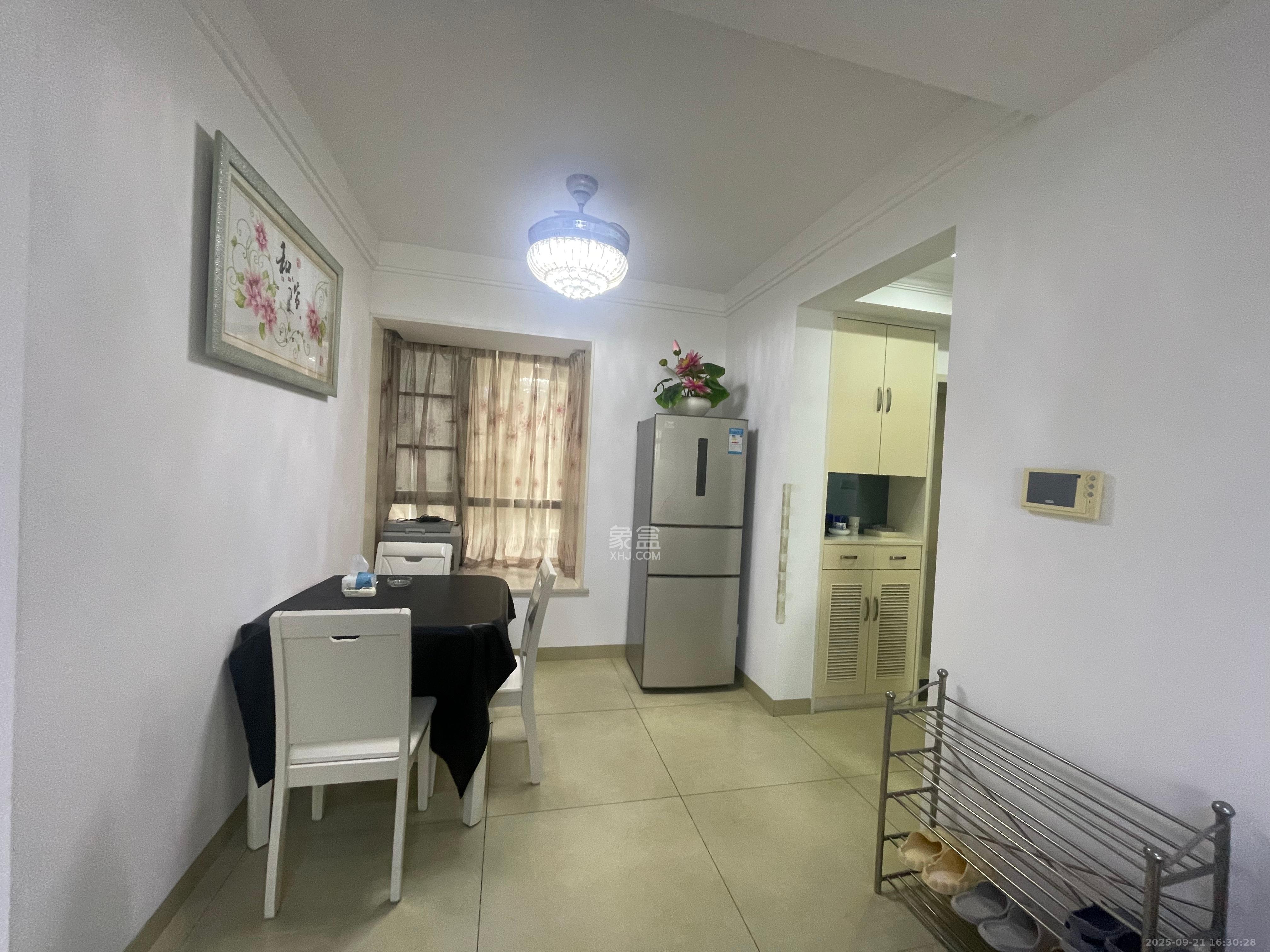 秀峰景园(领秀峰) 1室2厅1卫 2350.0元/月 秀峰景园(领秀峰) 1室2厅1卫 2350.0元/月室内图