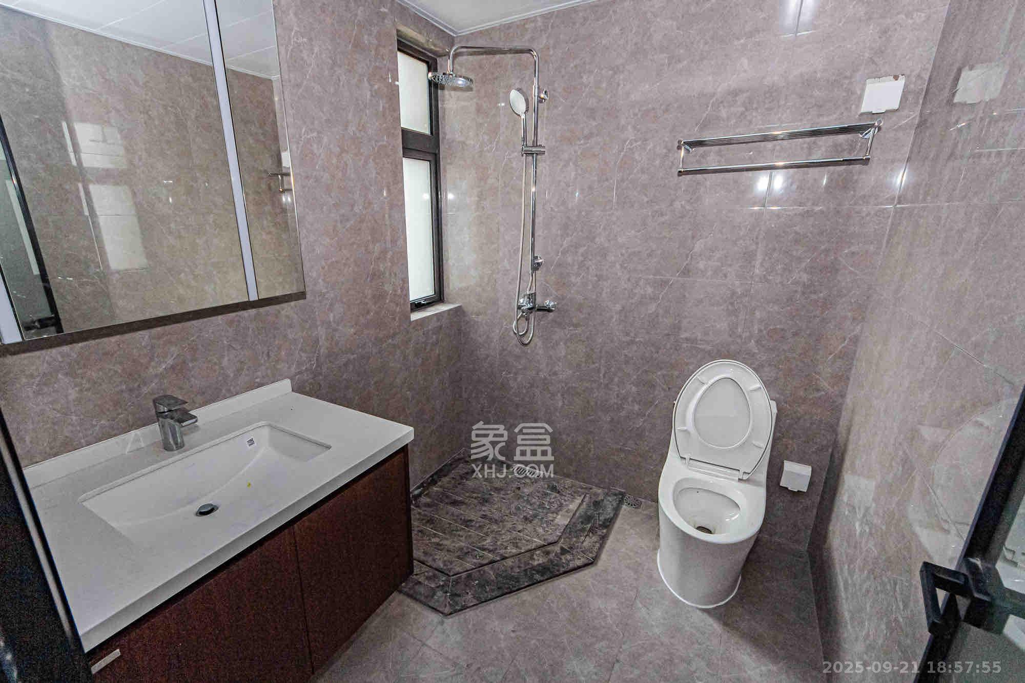 北辰瀚江府 3室2厅2卫 8000.0元/月 北辰瀚江府 3室2厅2卫 8000.0元/月室内图