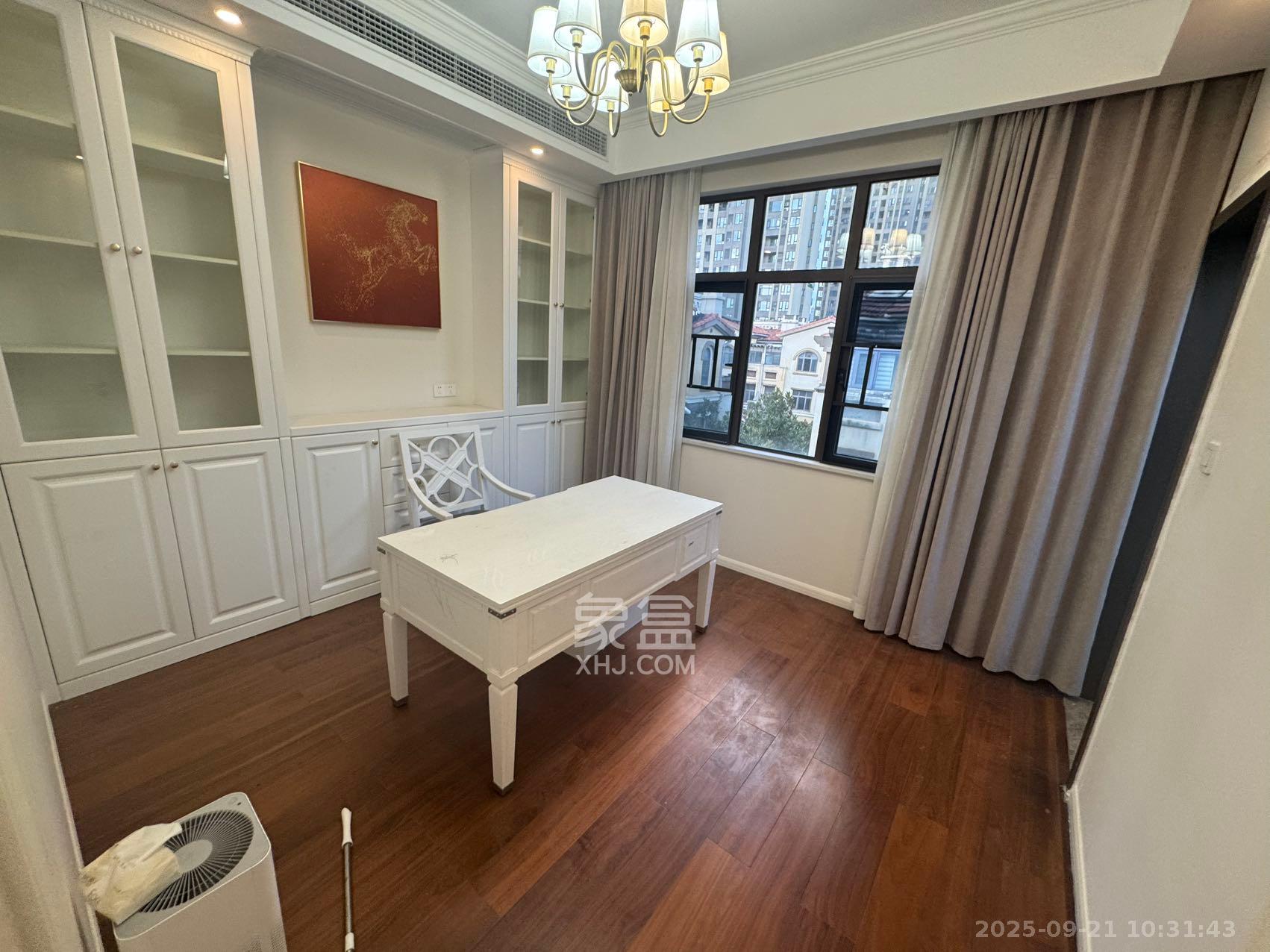 金地三千府(金地湖山樾、金地自在城) 6室3厅3卫 8800.0元/月 金地三千府(金地湖山樾、金地自在城) 6室3厅3卫 8800.0元/月室内图