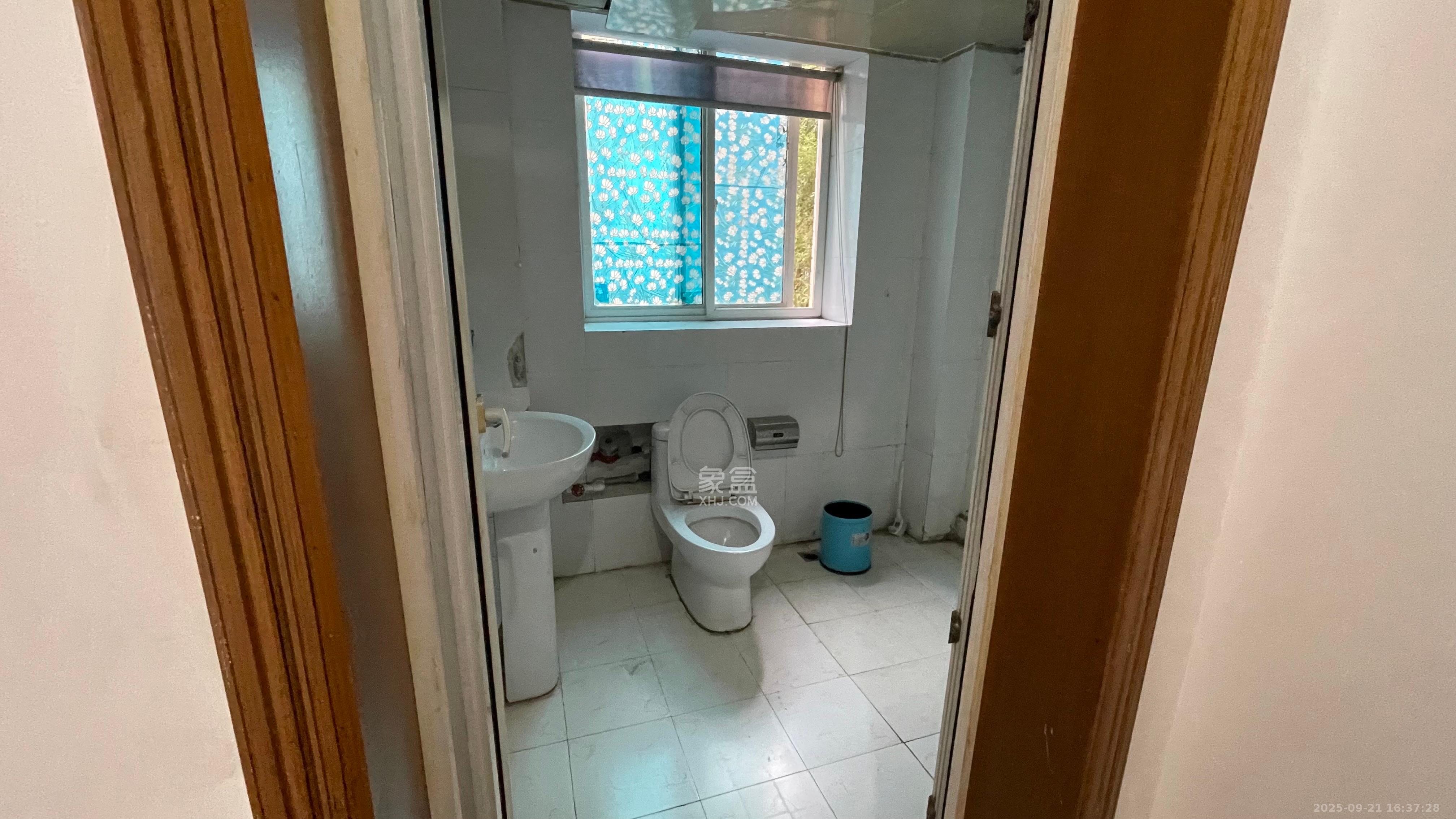 联通小区(瑞丽园) 3室2厅2卫 2100.0元/月 联通小区(瑞丽园) 3室2厅2卫 2100.0元/月室内图