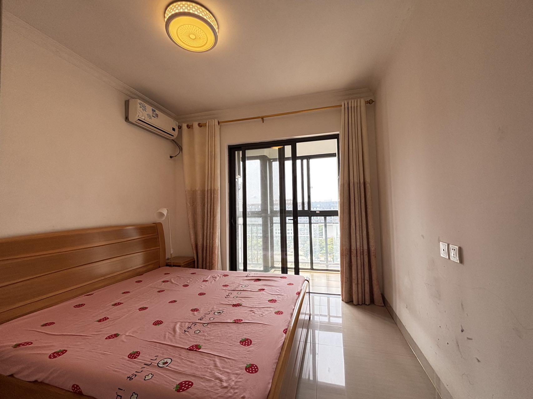 伊泰天骄一期  2室2厅1卫    2000.0元/月 伊泰天骄一期  2室2厅1卫    2000.0元/月室内图