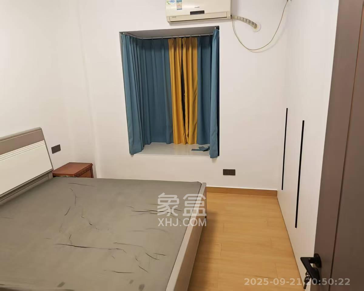 麓谷加州阳光  3室2厅2卫   2700.00元/月室内图
