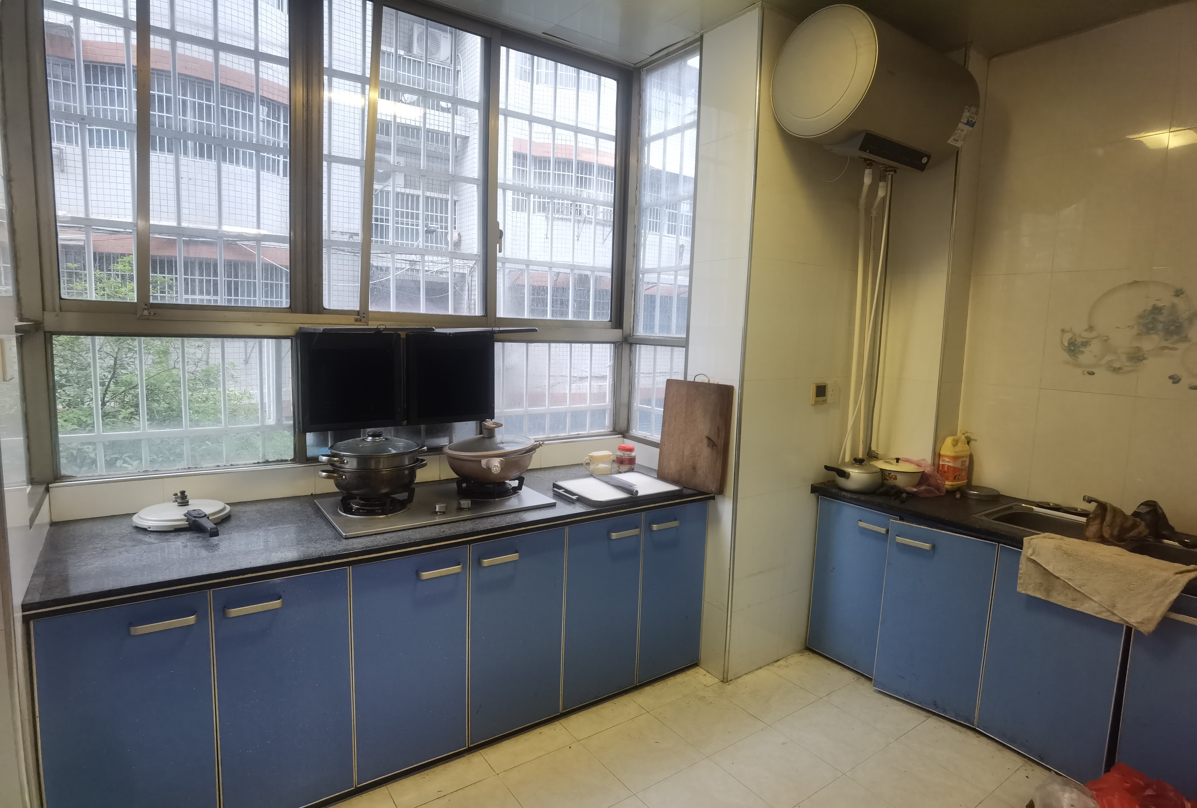 金谷小区 4室2厅2卫 75.8万 金谷小区 4室2厅2卫 75.8万客厅