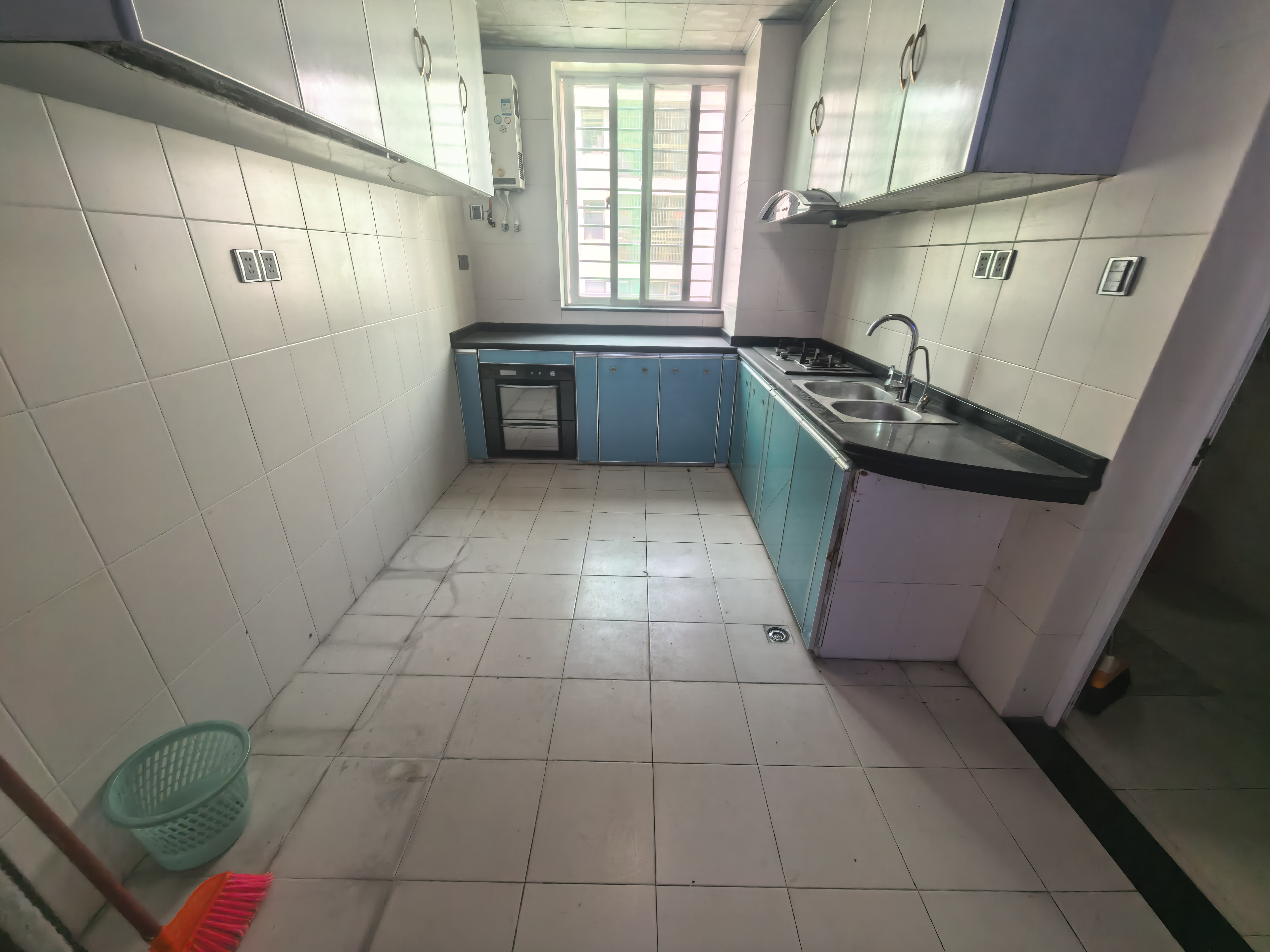 诚田大厦 3室2厅2卫 2500.0元/月 诚田大厦 3室2厅2卫 2500.0元/月室内图