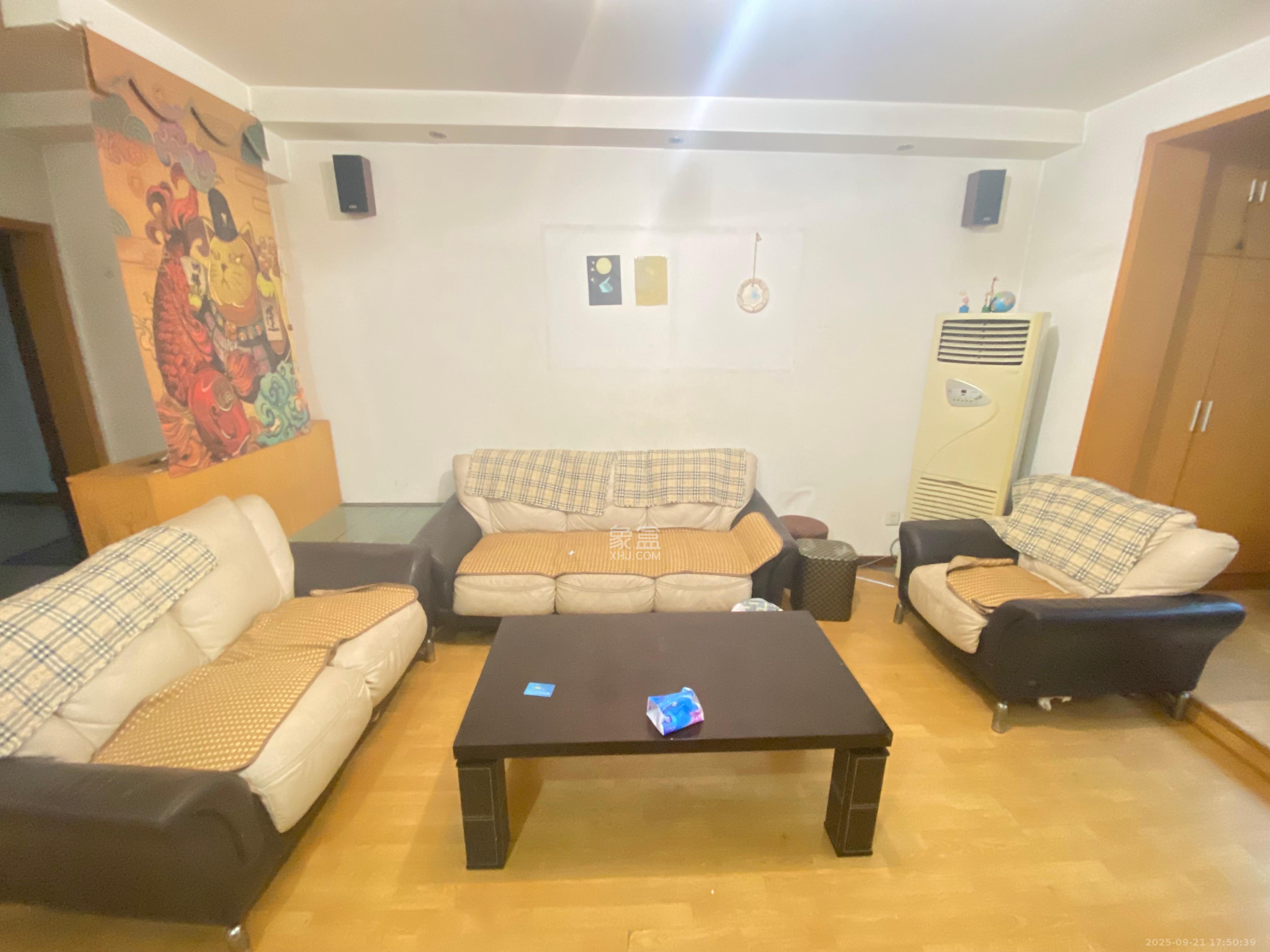 新星小区  3室2厅2卫    1800.0元/月室内图