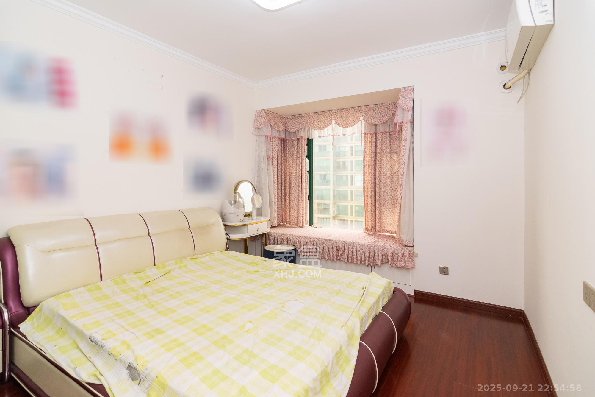 富基世纪公园 4室2厅2卫 92.0万 富基世纪公园 4室2厅2卫 92.0万卧室