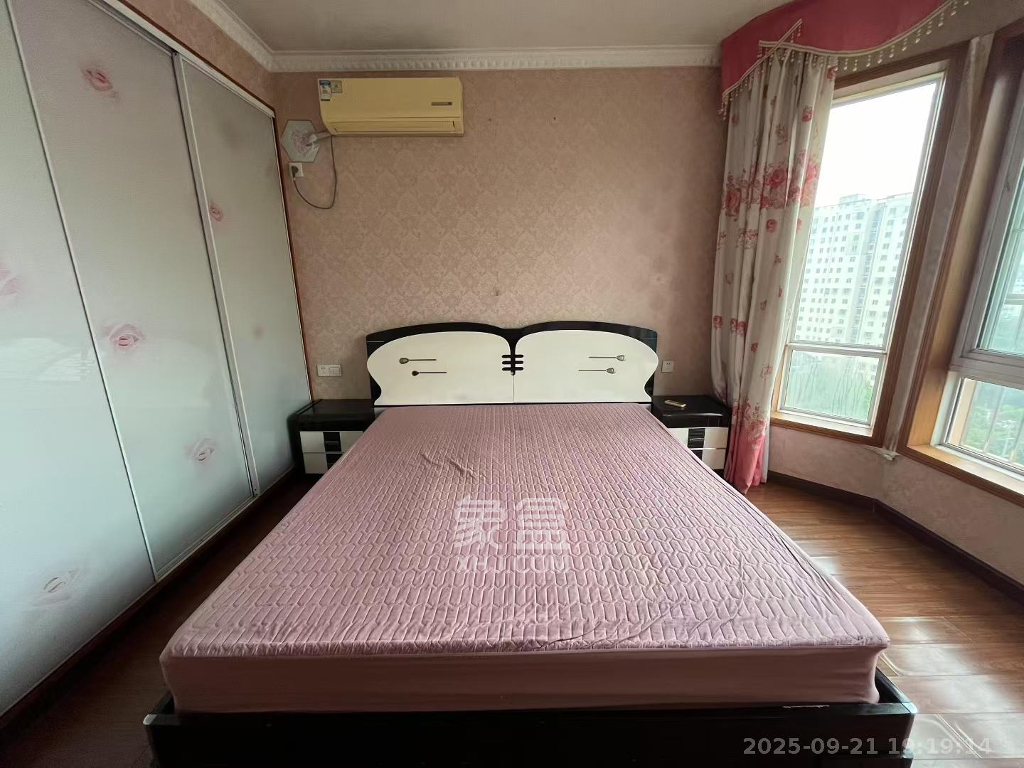 长房西郡 3室2厅2卫 2400.0元/月 长房西郡 3室2厅2卫 2400.0元/月室内图