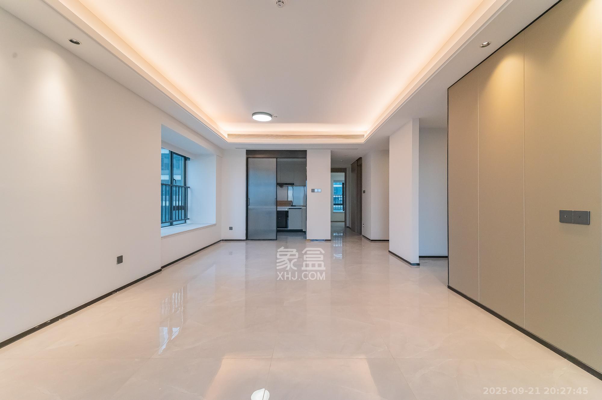 三一云谷  4室2厅2卫    150.0万客厅