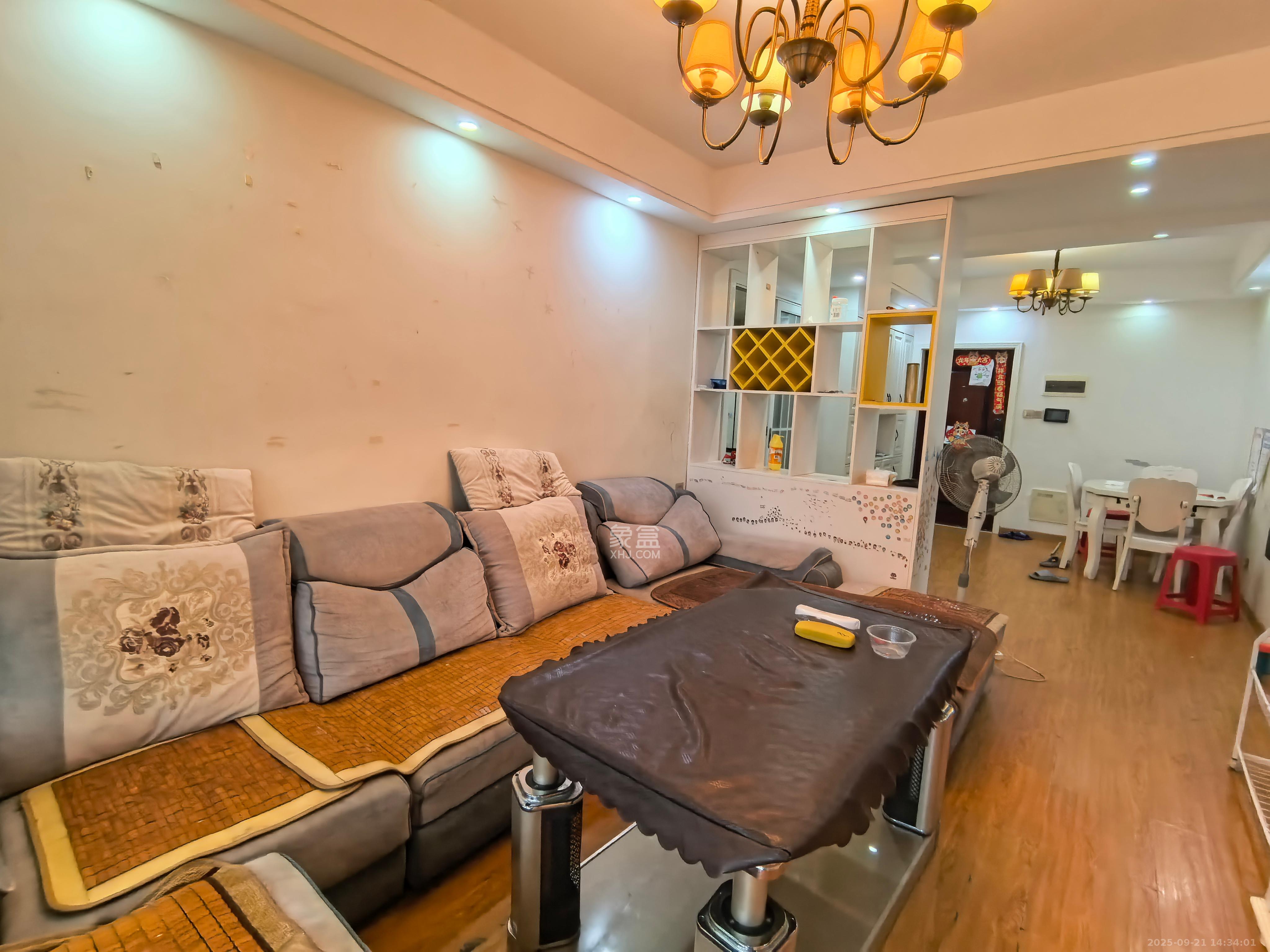 钱隆世家  2室1厅1卫    2000.0元/月室内图