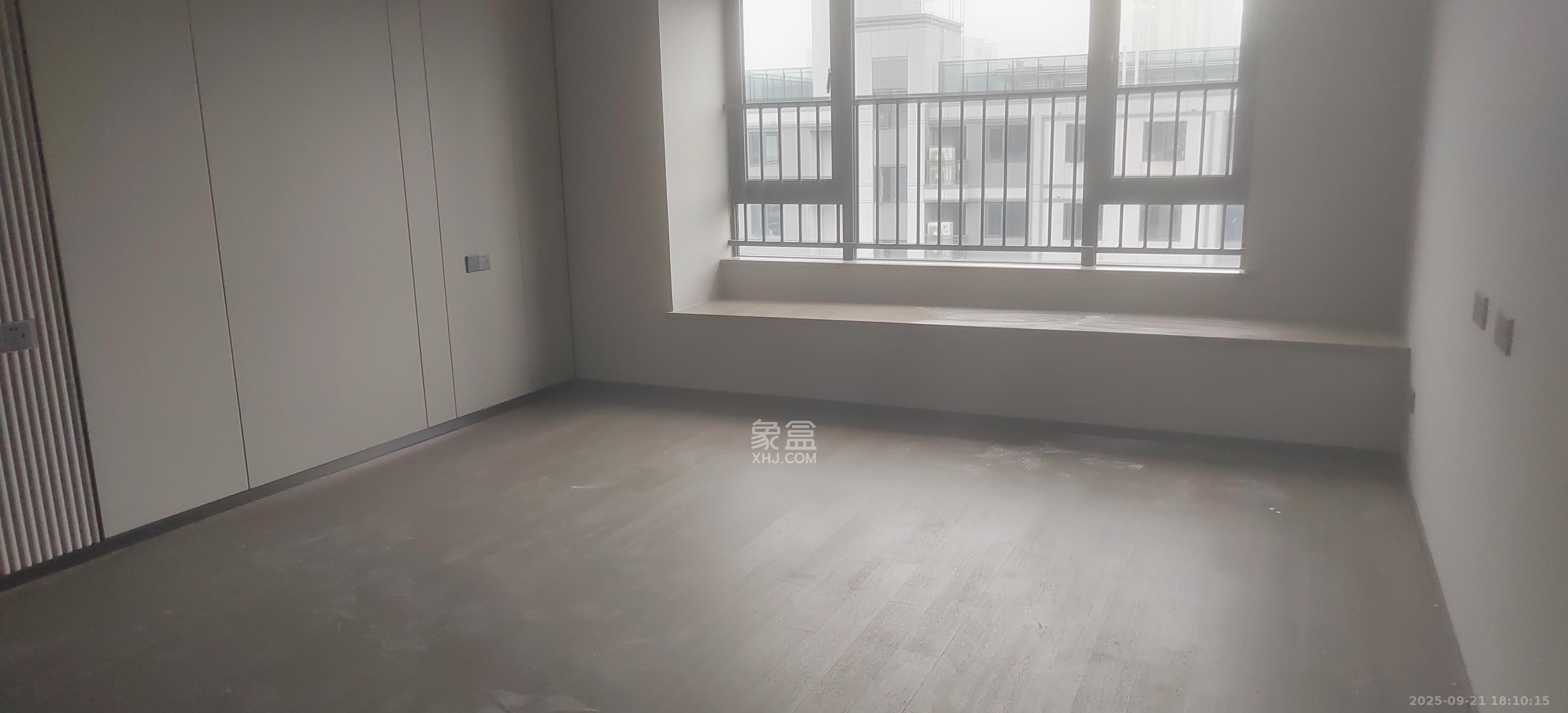 龙湖舜山府 4室2厅3卫 5600.0元/月 龙湖舜山府 4室2厅3卫 5600.0元/月室内图