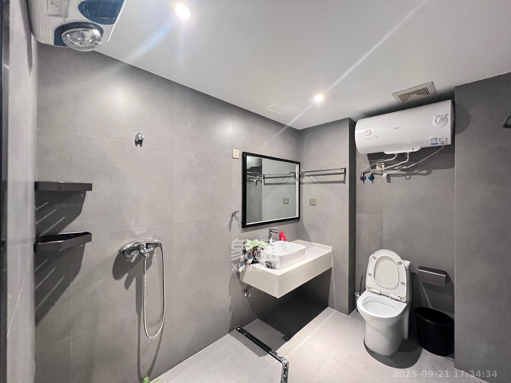 裕天国际商汇中心 1室1厅1卫 1400.0元/月 裕天国际商汇中心 1室1厅1卫 1400.0元/月室内图