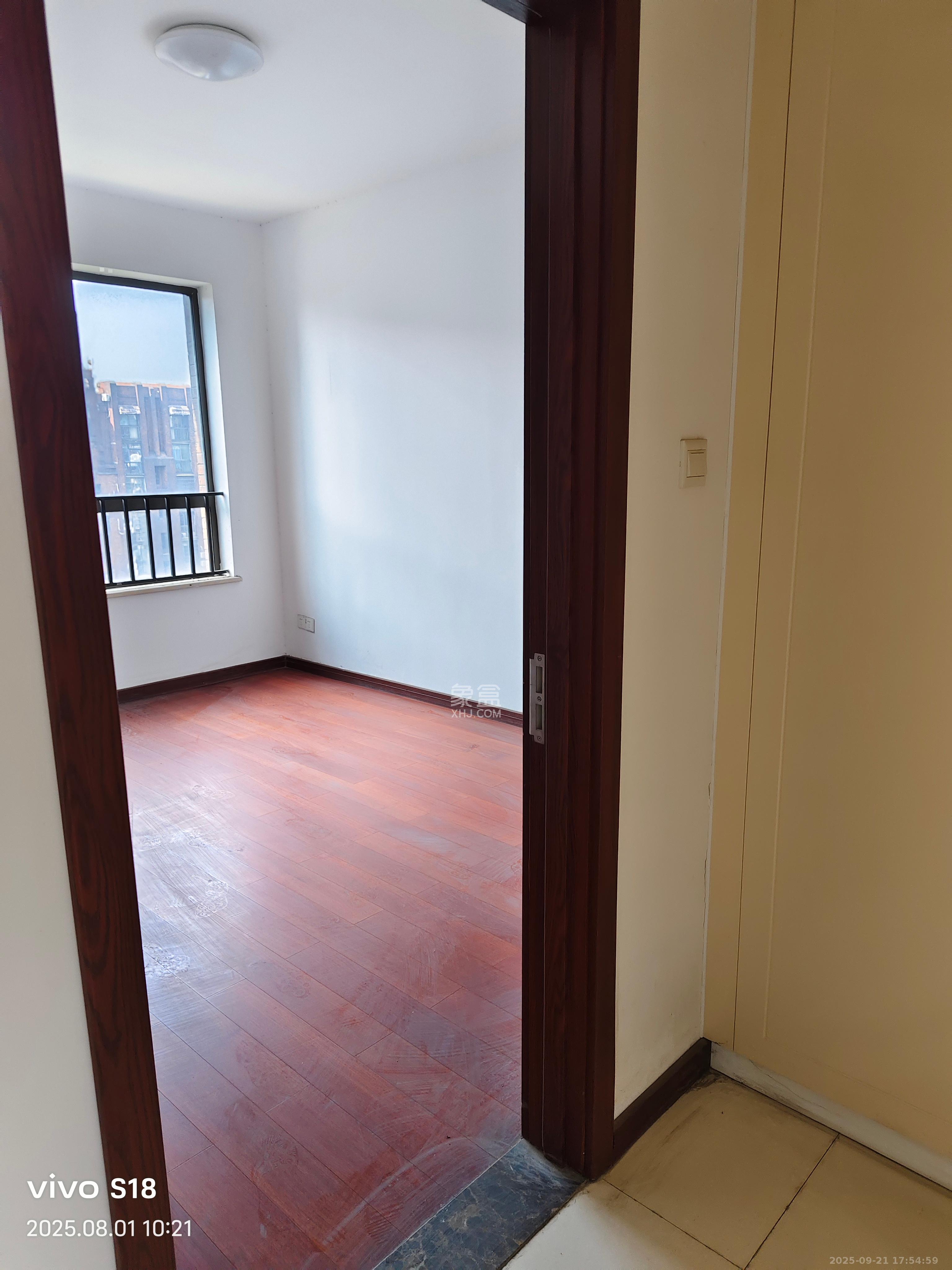 绿地公馆（绿地名邸）  3室2厅1卫    2500.0元/月室内图