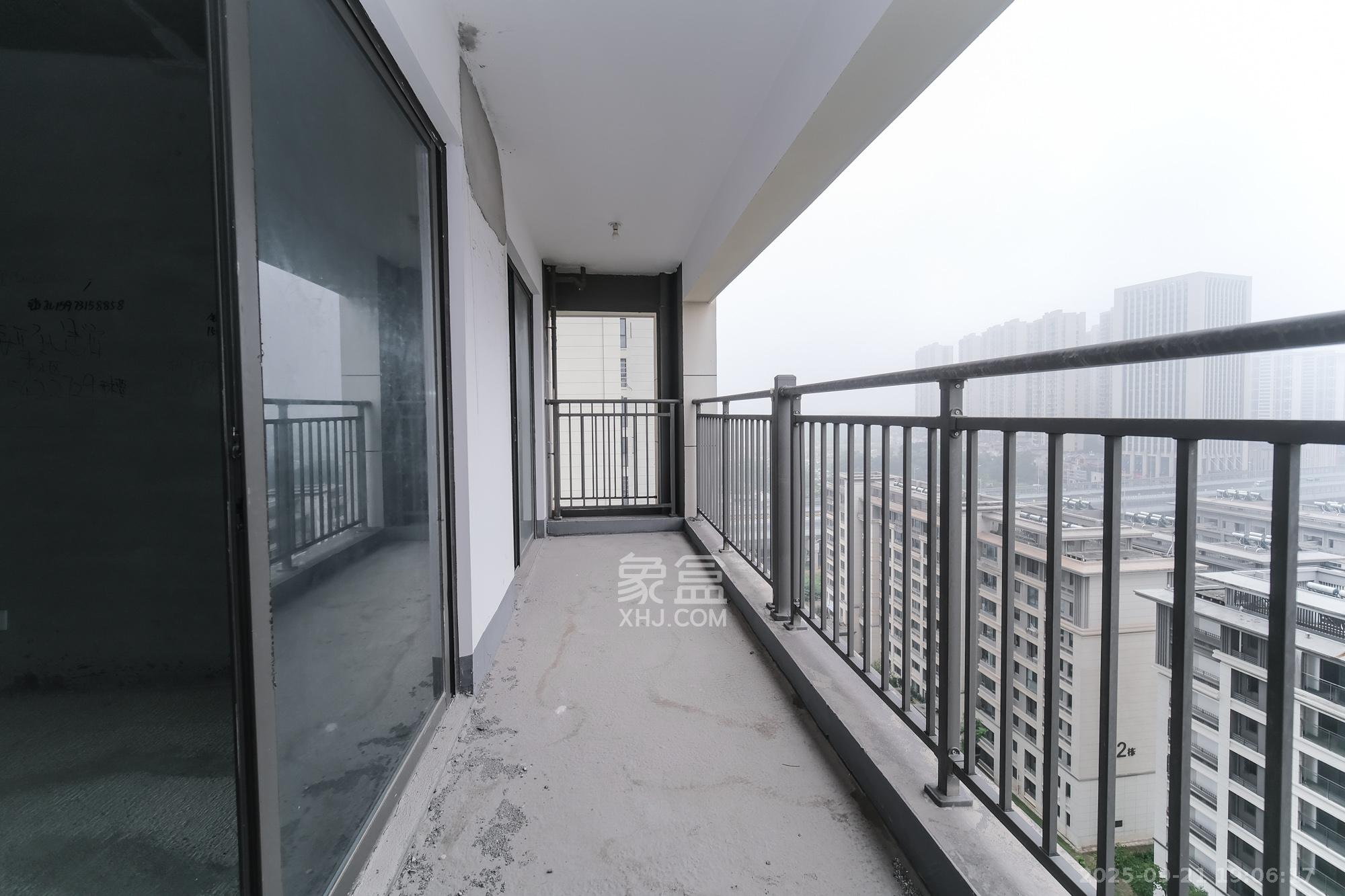 爱情公望府 3室2厅2卫 88.8万 爱情公望府 3室2厅2卫 88.8万阳台