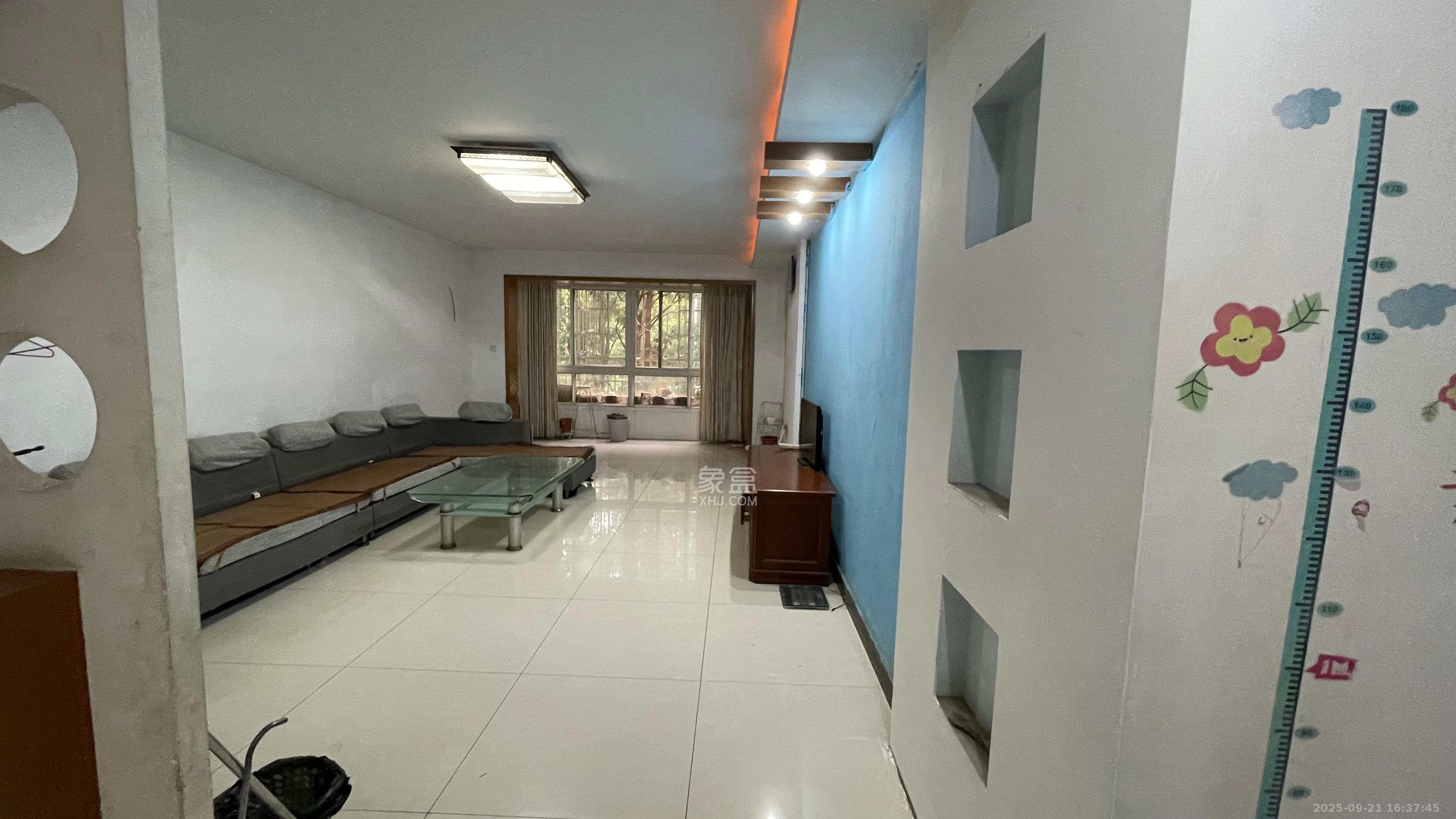 联通小区（瑞丽园）  3室2厅2卫    2100.0元/月室内图