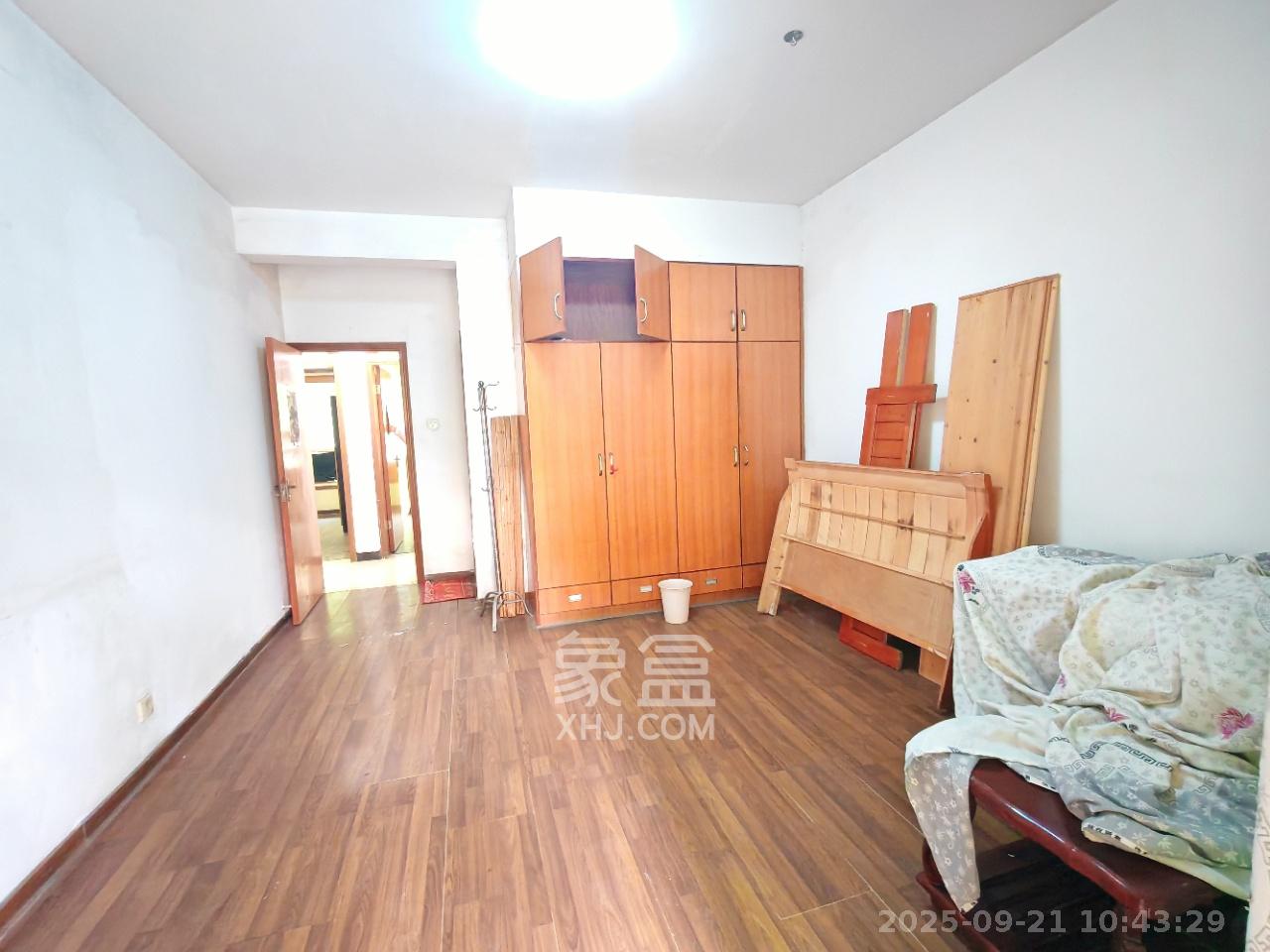 万事佳景园 4室2厅2卫 2500.0元/月 万事佳景园 4室2厅2卫 2500.0元/月室内图