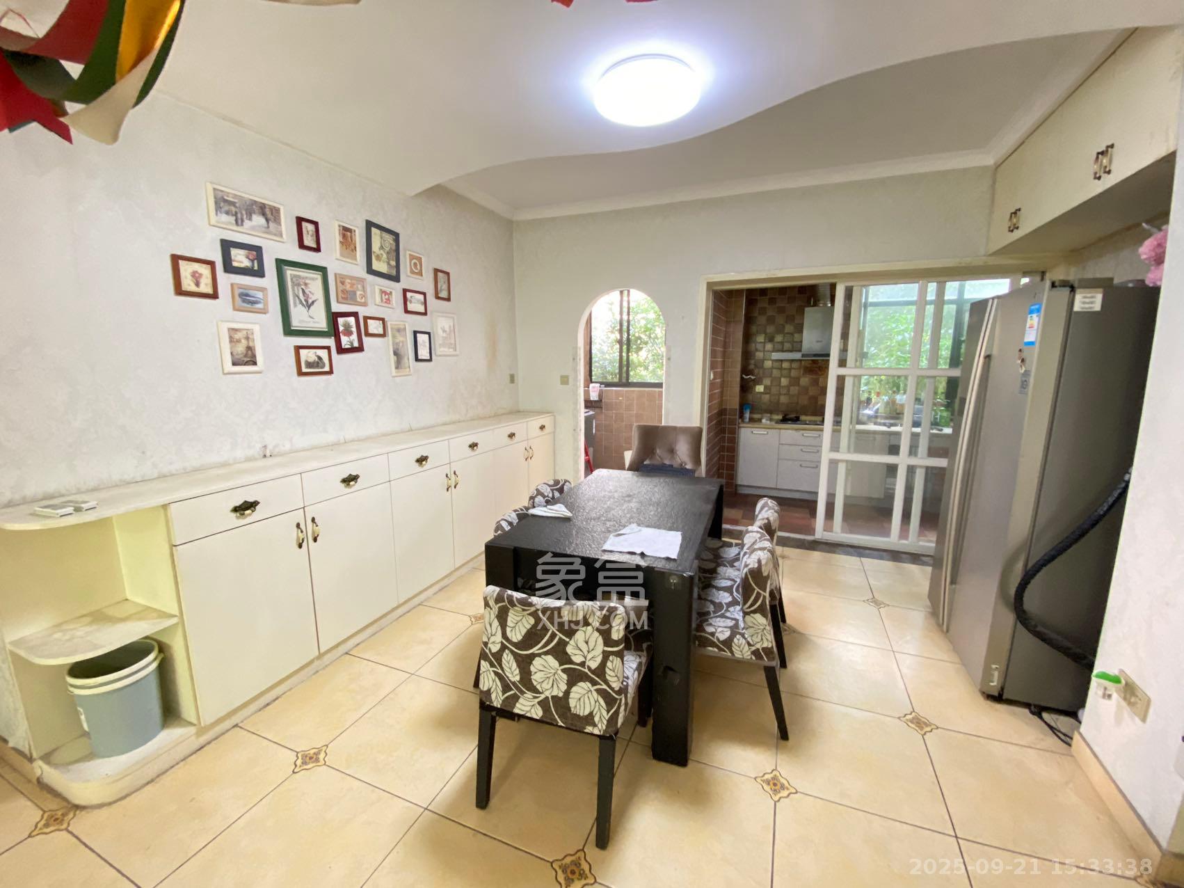 归心苑 4室2厅2卫 2600.0元/月 归心苑 4室2厅2卫 2600.0元/月室内图