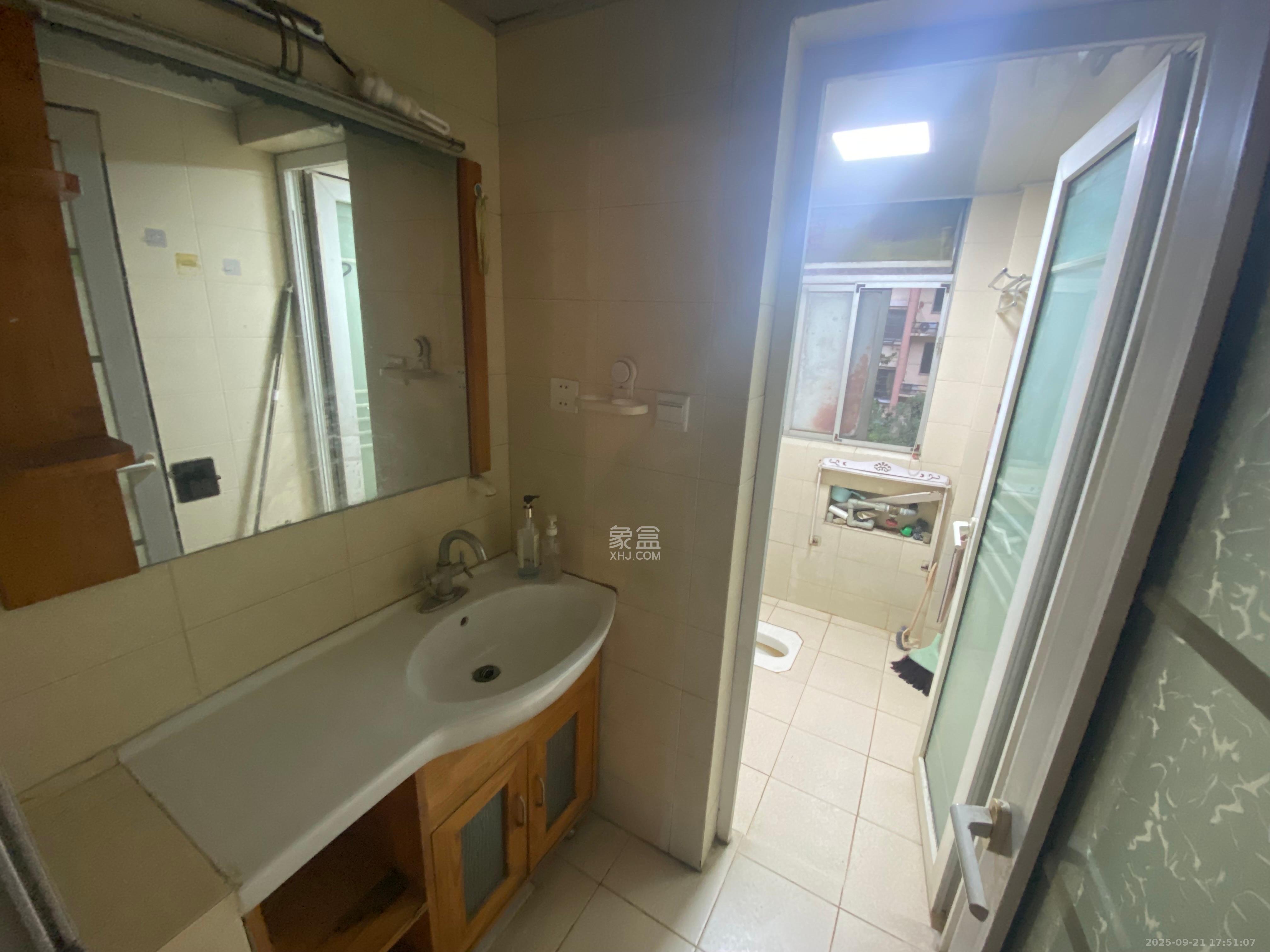 新星小区 3室2厅2卫 1800.0元/月 新星小区 3室2厅2卫 1800.0元/月室内图