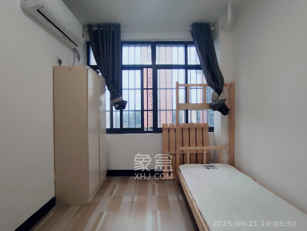 海德公园  3室2厅1卫   1600.00元/月室内图