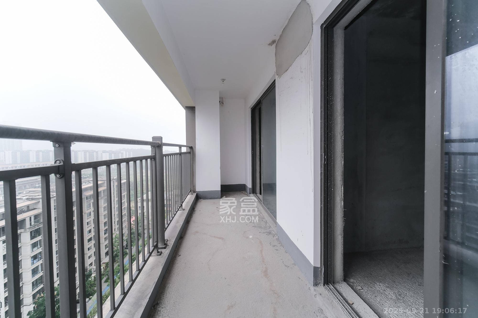 爱情公望府 3室2厅2卫 88.8万 爱情公望府 3室2厅2卫 88.8万阳台