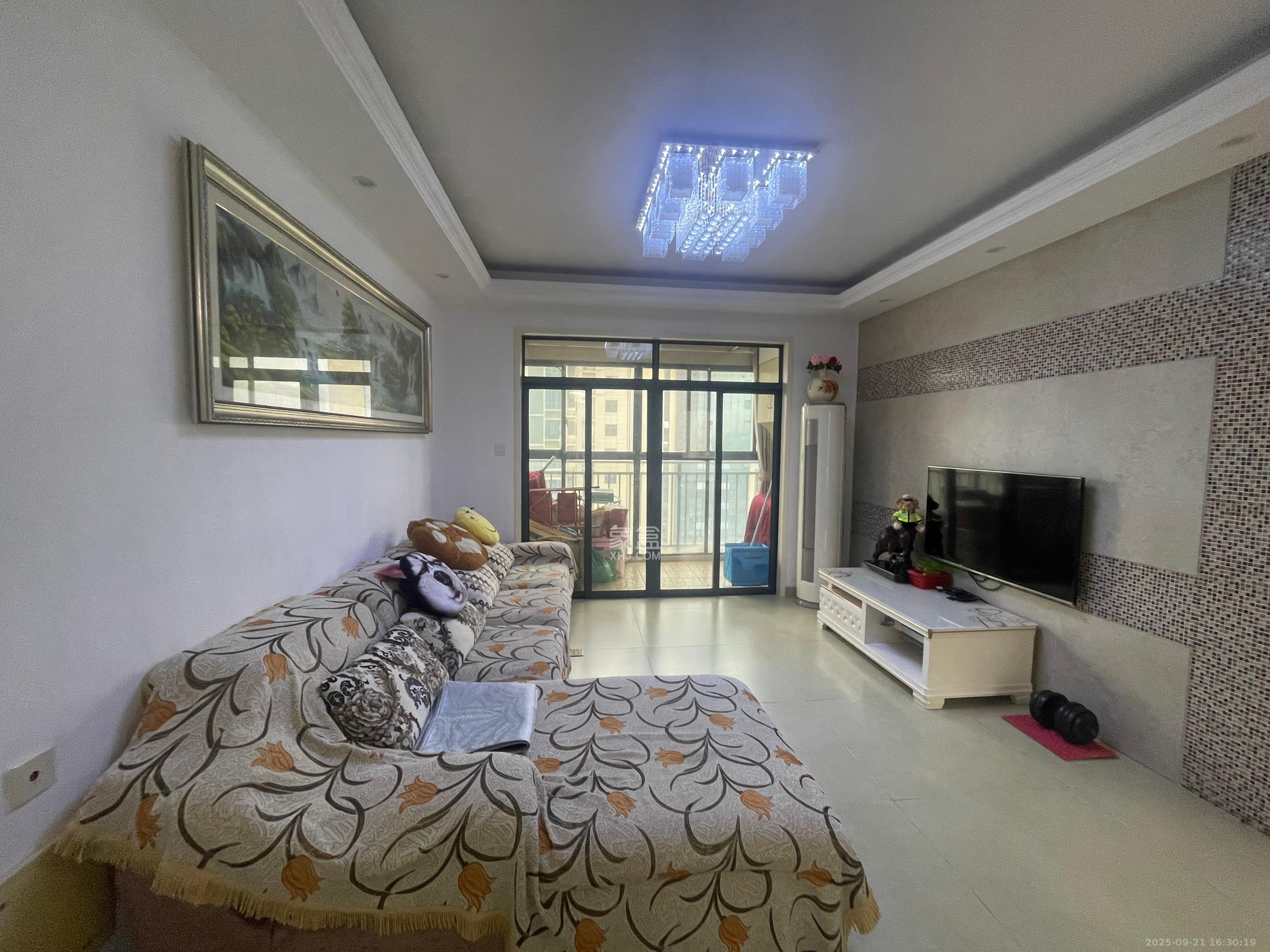 秀峰景园(领秀峰) 1室2厅1卫 2350.0元/月 秀峰景园(领秀峰) 1室2厅1卫 2350.0元/月室内图